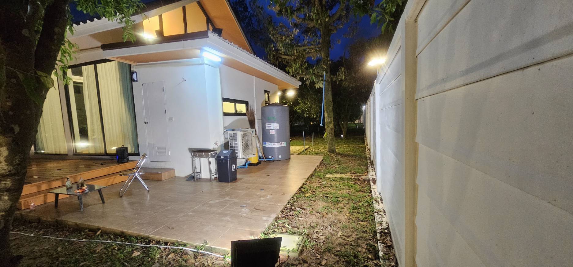 ไฟสปอตไลท์โซล่าเซลล์ 500 Watt กล่องสีน้ำตาล (เปิดได้ 3 แสง)