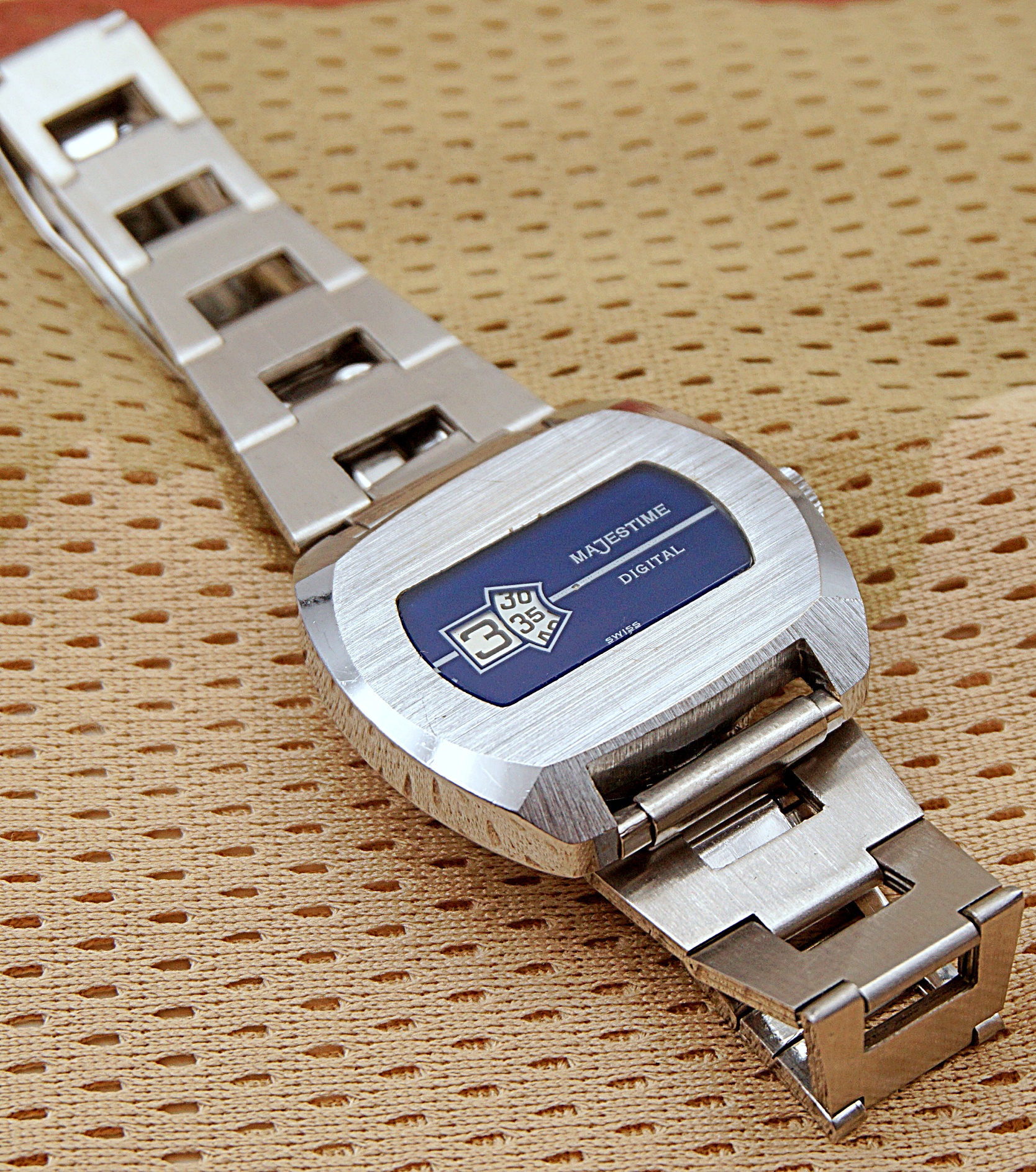 นาฬิกาเก่า MAJESTIME ไขลาน (JUMP HOUR)