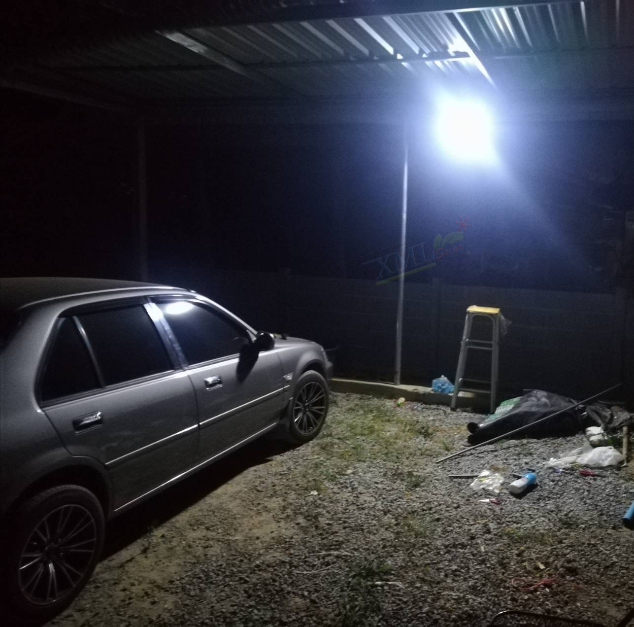 ไฟสปอตไลท์โซล่าเซลล์ 200 Watt กล่องสีน้ำตาล (เปิดได้ 3 แสง)