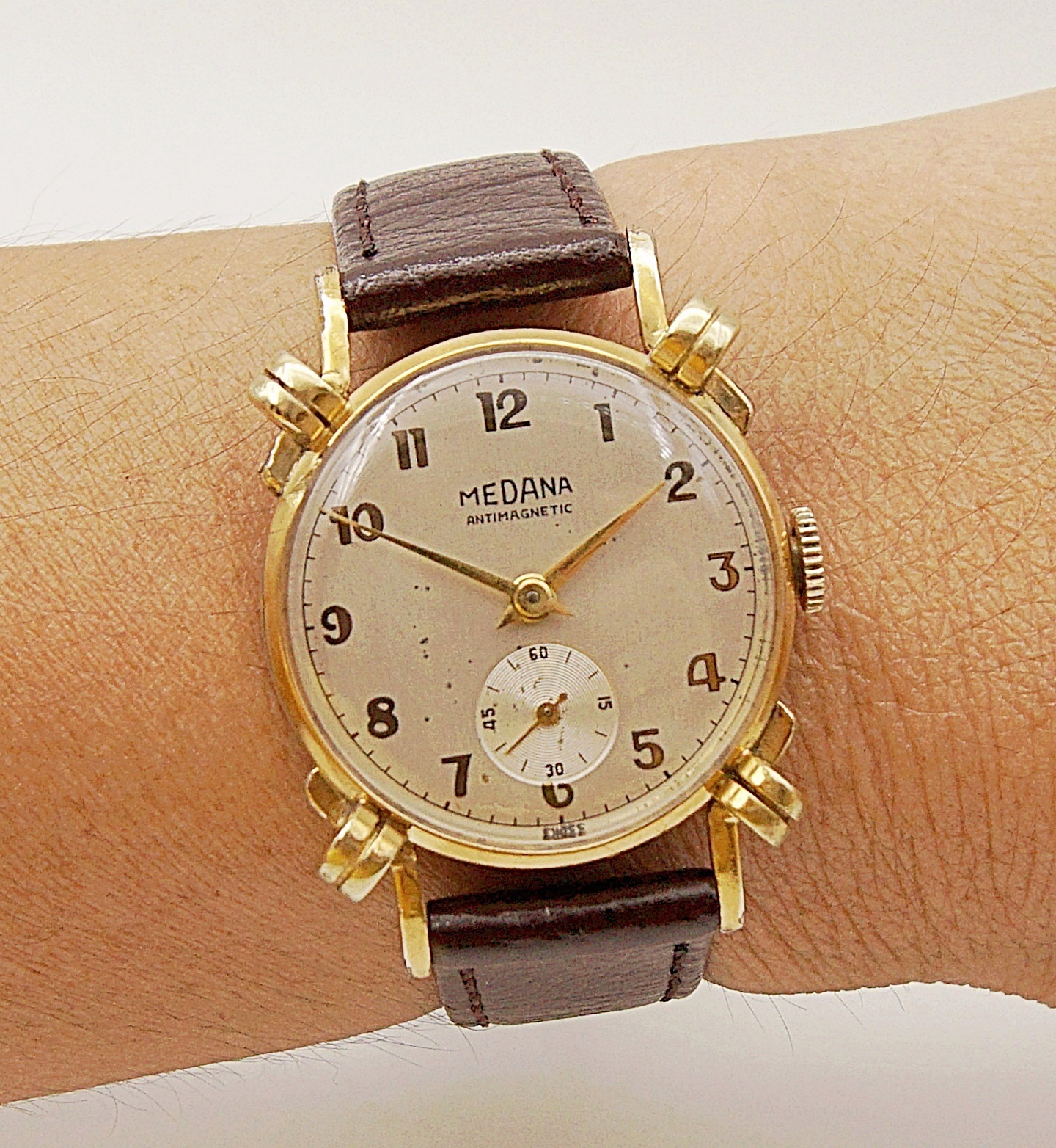 นาฬิกาเก่า MEDANA ไขลานสองเข็มครึ่ง