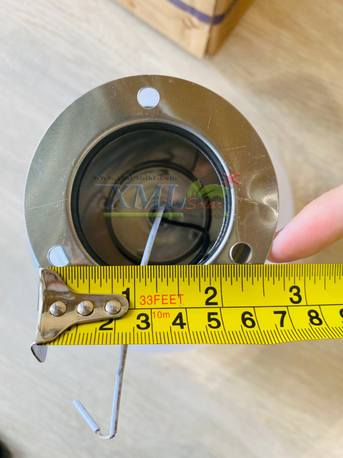 โคมไฟหัวเสาโซล่าเซลล์ ทรงกลมฐานสเเตนเลส (20 ซม.) + Remote (เปิดได้ 3 แสง)+AC