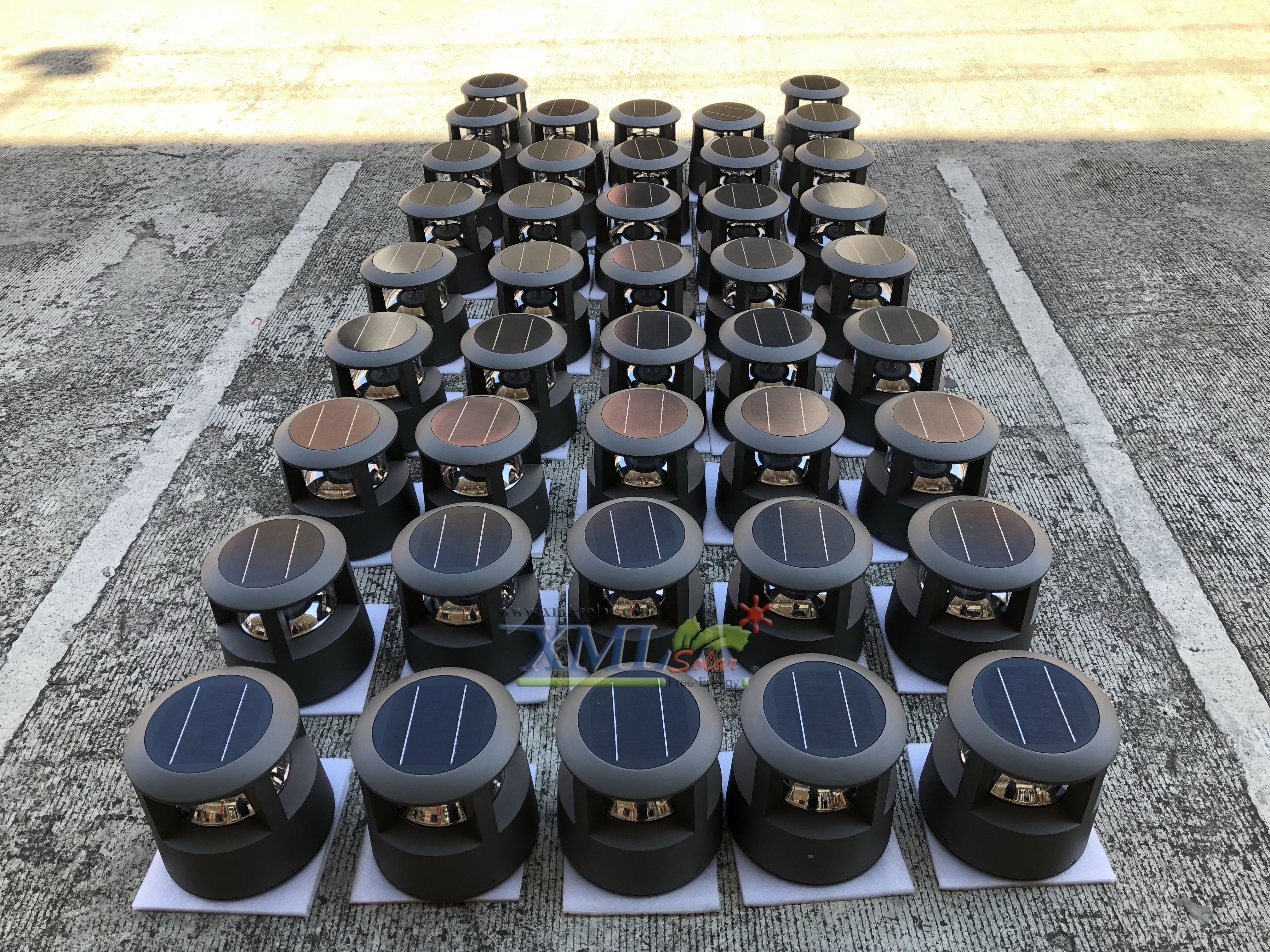 โคมไฟสนามโซล่าเซลล์ ทรง Modern (24 cm.)