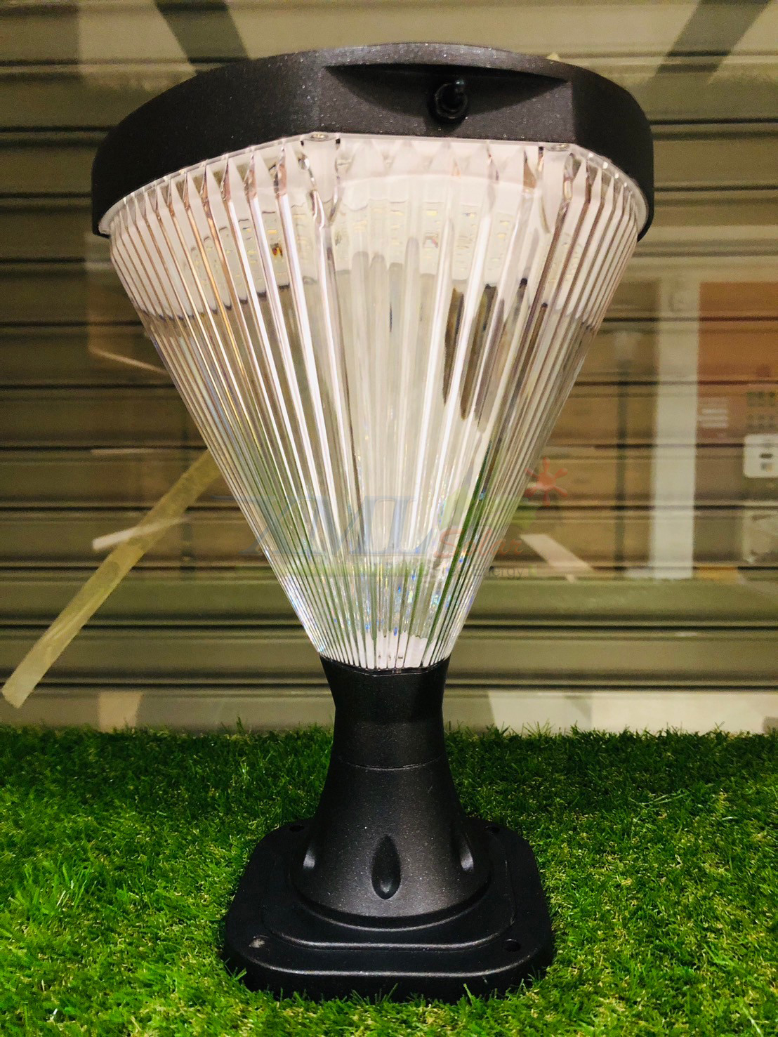 โคมไฟหัวเสาโซล่าเซลล์ รุ่น TZ-11837 (เปิดได้ 2 แสง)
