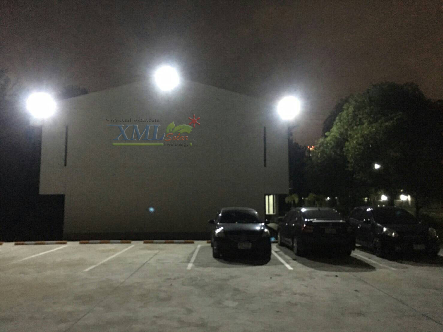 สปอร์ตไลท์โซล่าเซลล์ 300 W. รุ่นใหม่ JD8300L (แสง : ขาว)