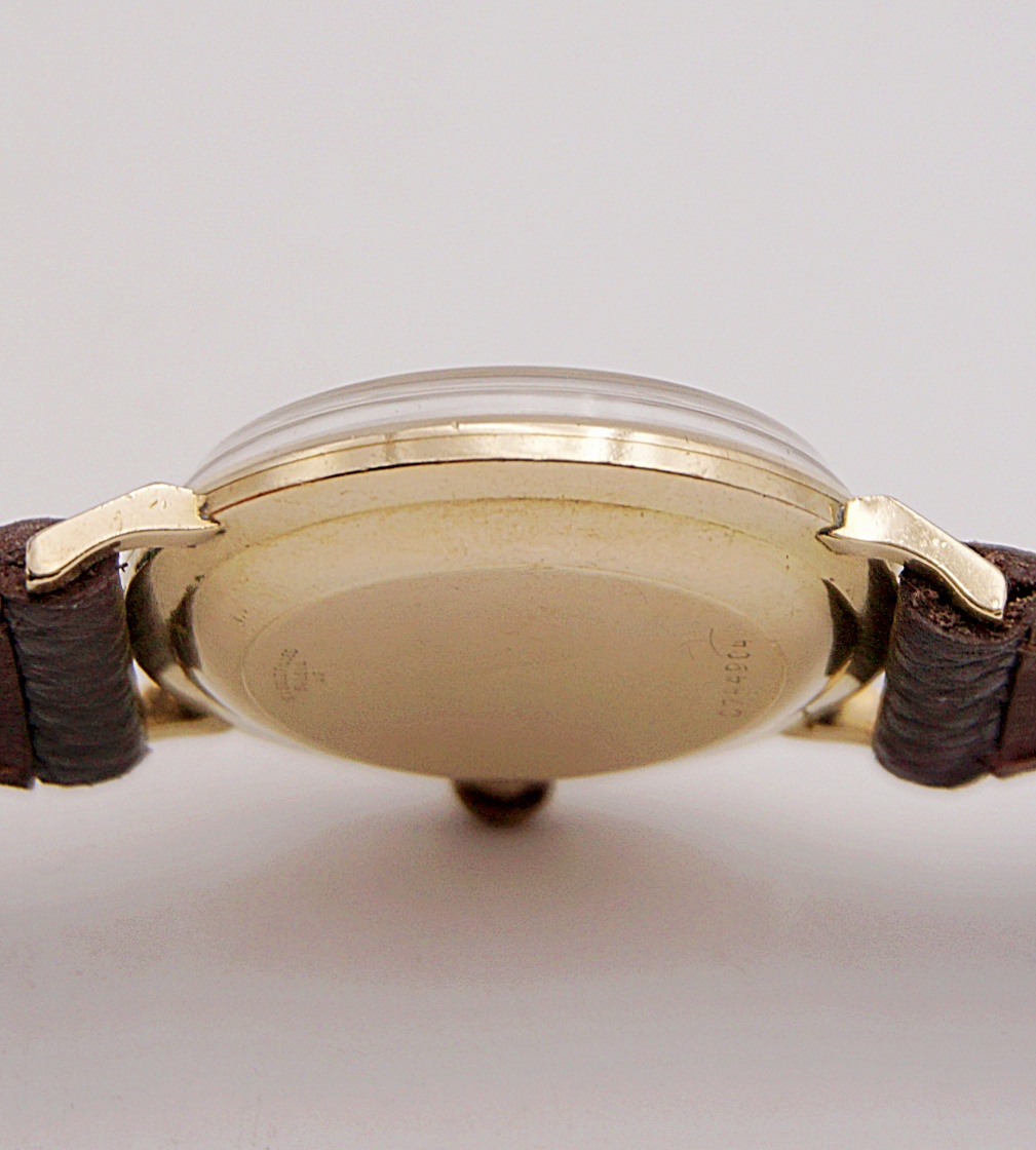 นาฬิกาเก่า BULOVA ไขลานสองเข็มครึ่ง