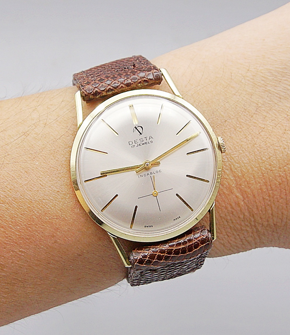 นาฬิกาเก่า DESTA ไขลานสองเข็มครึ่ง