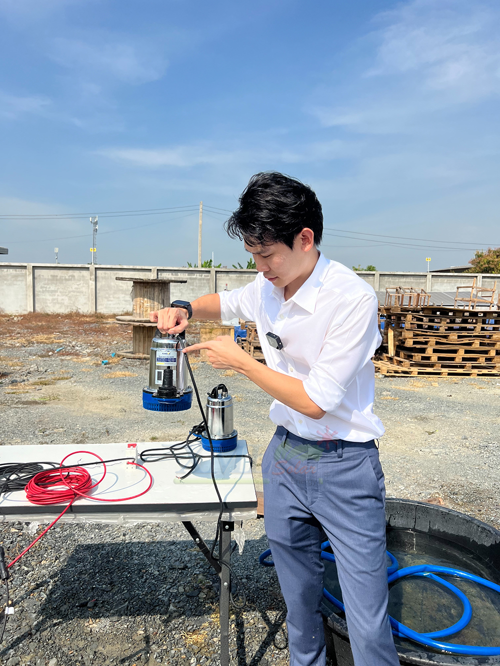 ชุดปั๊มแช่ไดโว่ DCB 24V / 300W + แผงโซล่าเซลล์ โค้งงอได้ 240W