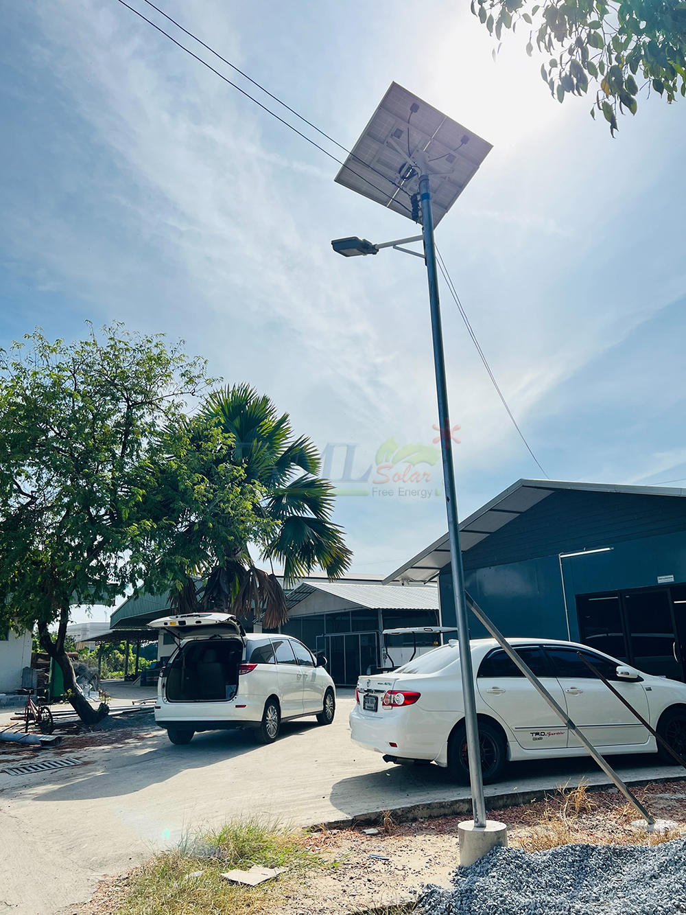 โคมไฟถนนโซล่าเซลล์ Series Y แผงเเยกโคมได้ (12800 Lumens + แผง 200 W) (แสง : ขาว)