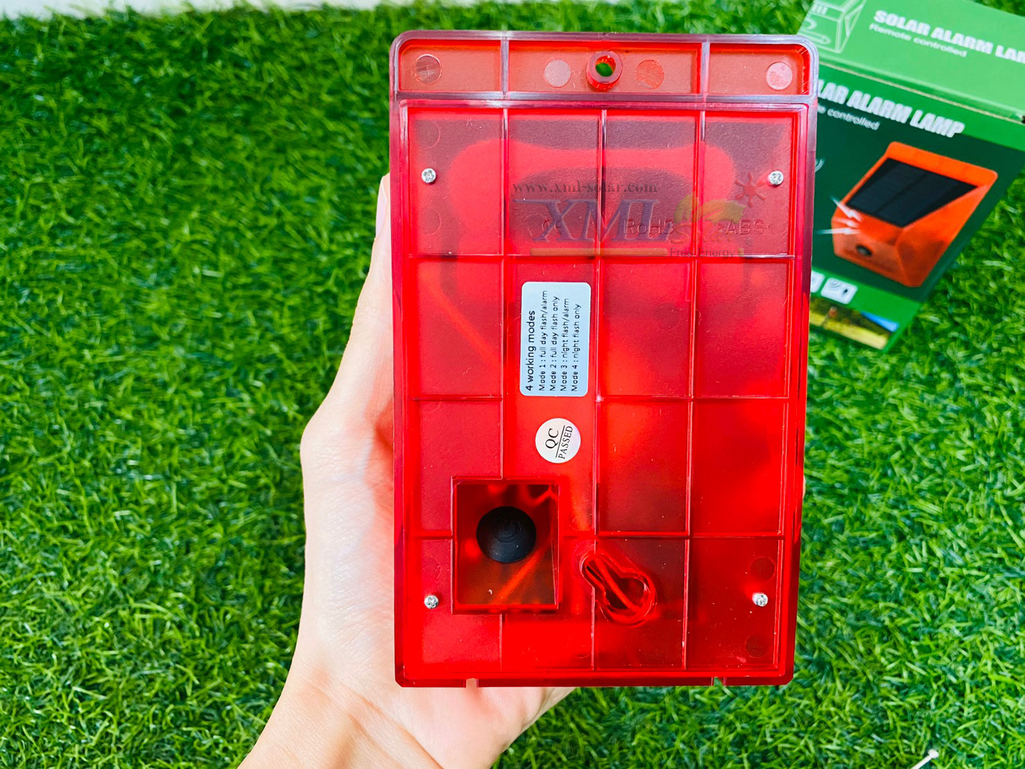 สัญญาณกันขโมย (Alarm) โซล่าเซลล์ (สีแดง) + Remote