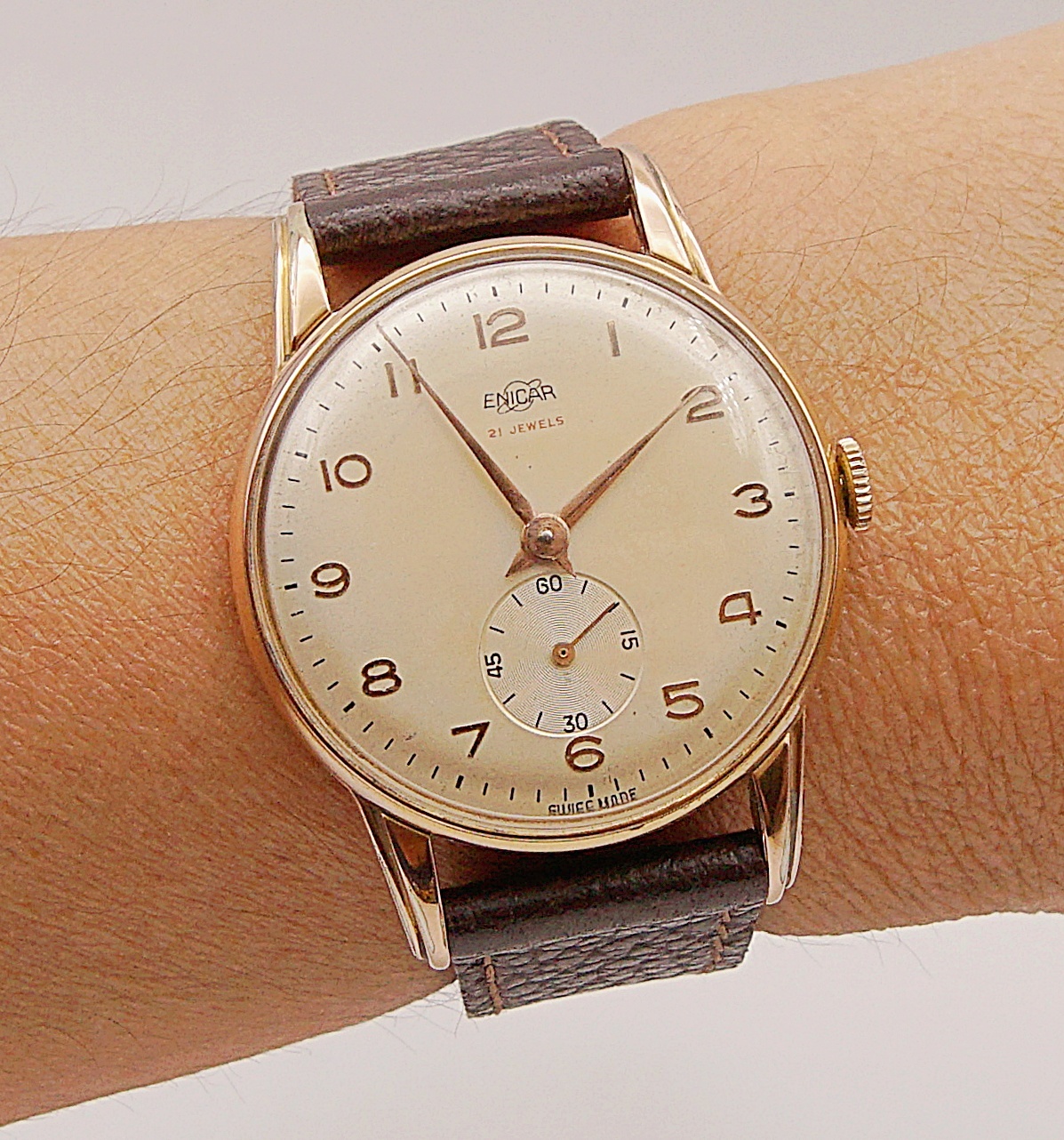 นาฬิกาเก่า ENICAR ไขลานสองเข็มครึ่ง