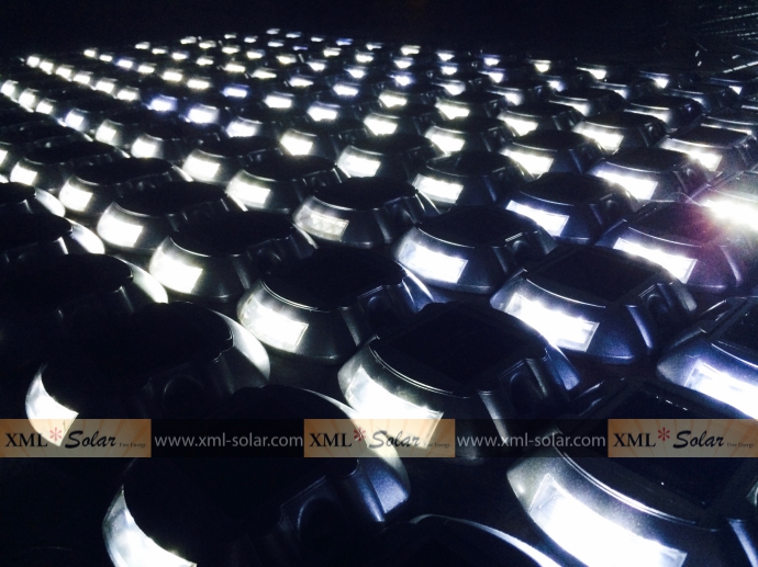 ไฟหมุดถนนโซล่าเซลล์ 6 LED รุ่น Robot (เเสง : ขาวค้าง)