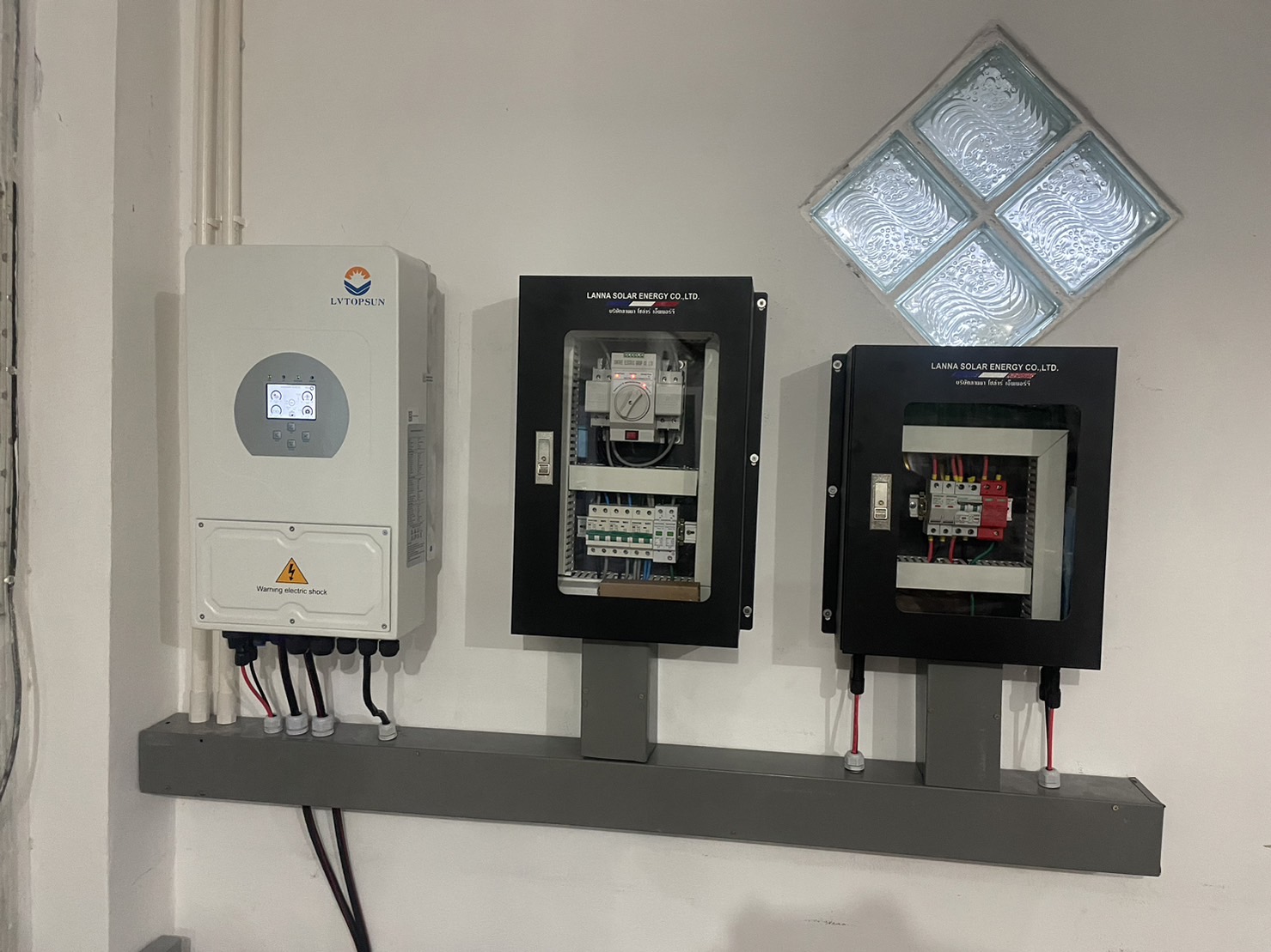 ระบบโซล่าเซลล์ติดหลังคา Solar Rooftop On/Off Grid Hybrid 5 kW + Battery LiFePO4 9.6 kwh (พร้อมติดตั้ง)