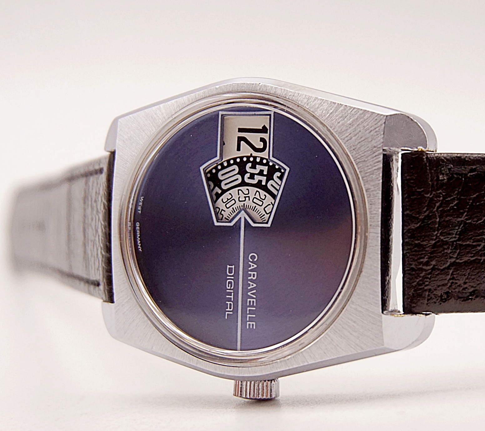 นาฬิกาเก่า CARAVELLE ไขลาน (Jump Hour)