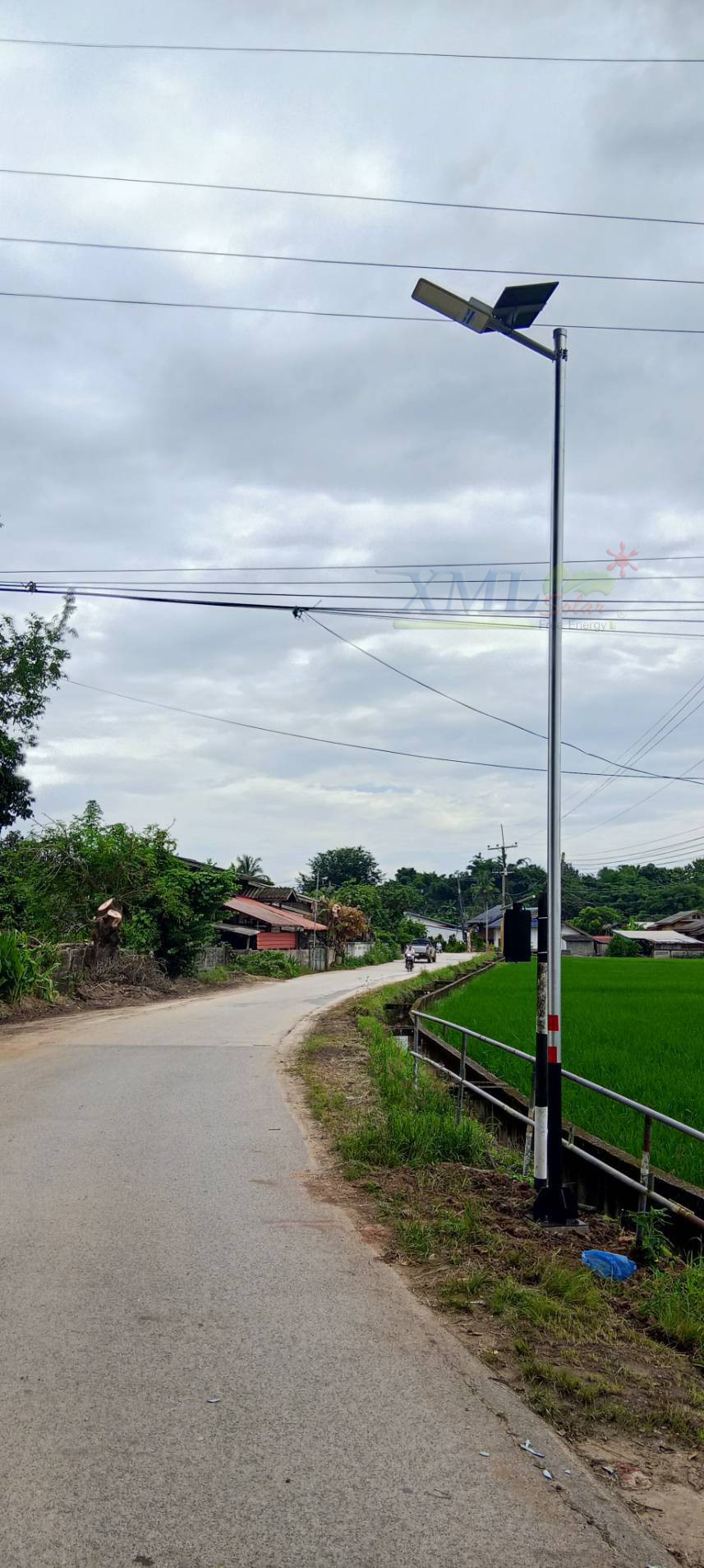 โคมไฟถนนโซล่าเซลล์ 600W รุ่น MD-SLT30-600W (แสง : ขาว)