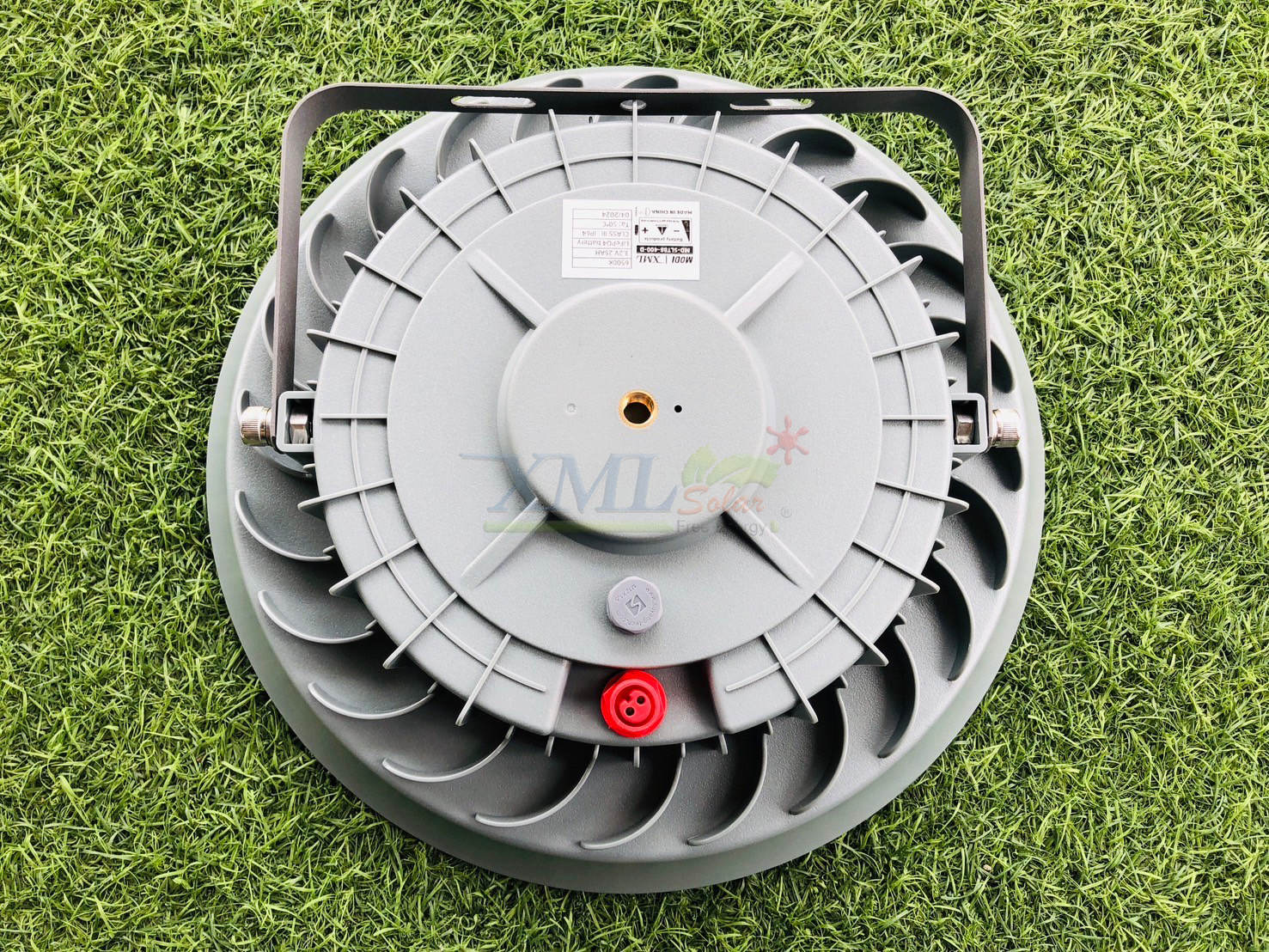 โคมไฟถนนโซล่าเซลล์ รุ่น MD-SLT88-400W-DMax (แสง : ขาว)