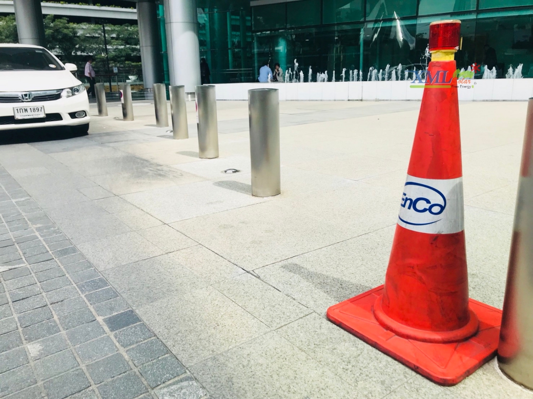 ไฟเตือนกรวยจราจร ฉุกเฉิน พลังงานเเสงอาทิตย์ (เเสง : สีเเดง)