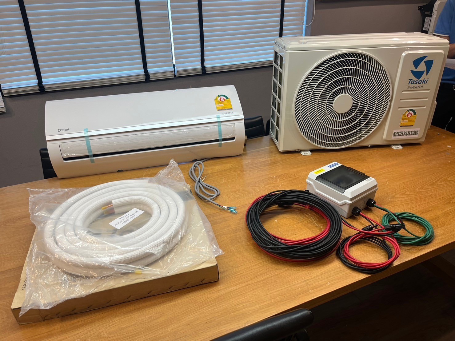 ชุดแอร์โซล่าเซลล์ TASAKI 25,000 BTU