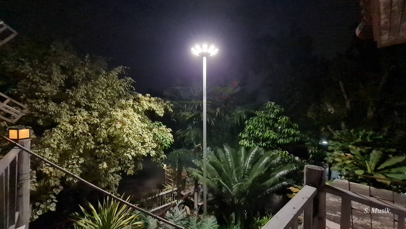 โคมไฟโซล่าเซลล์ UFO ทรงกลม (ขนาดใหญ่สุด 75 ซม.) (เปิดได้ 3 แสง) รุ่น MD-SLT38-500W