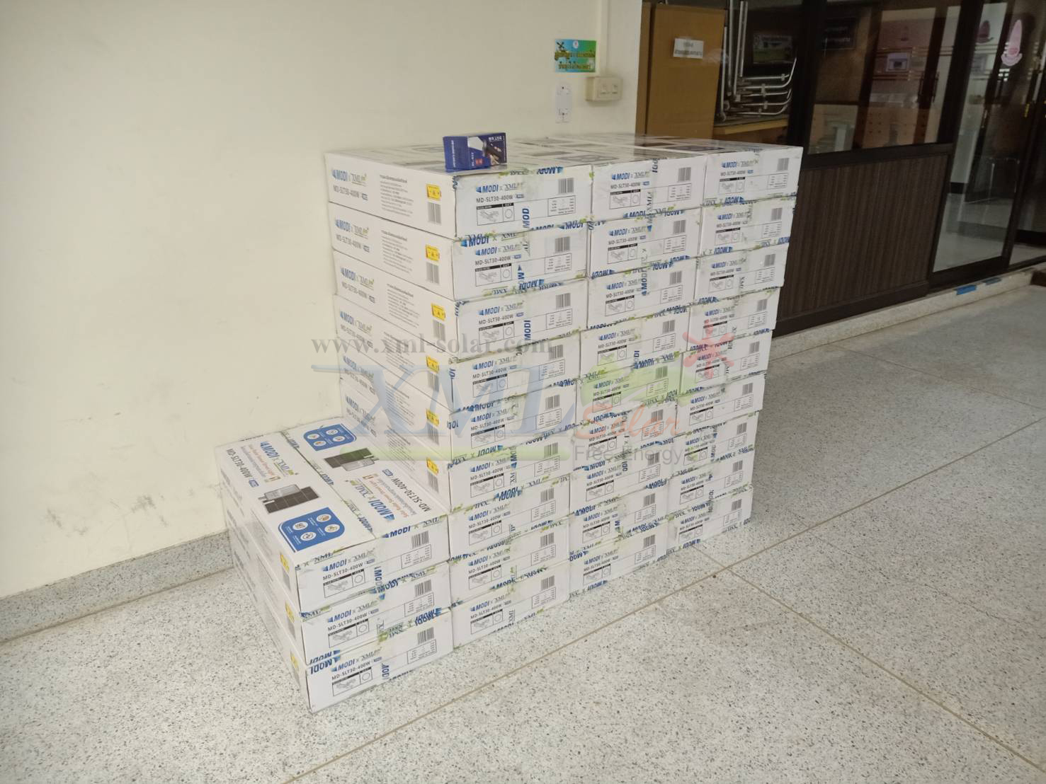 โคมไฟถนนโซล่าเซลล์ 400W รุ่น MD-SLT30-400W (แสง : ขาว)