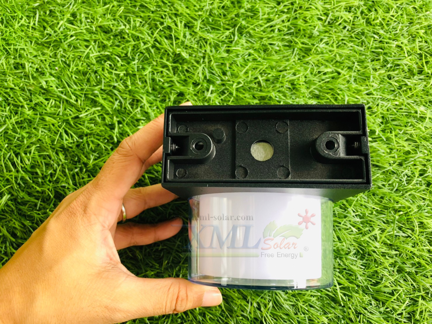 โคมไฟโซล่าเซลล์ ติดผนัง สไตล์มินิมอล รุ่น ทรงกลม (เปิดได้ 2 แสง)