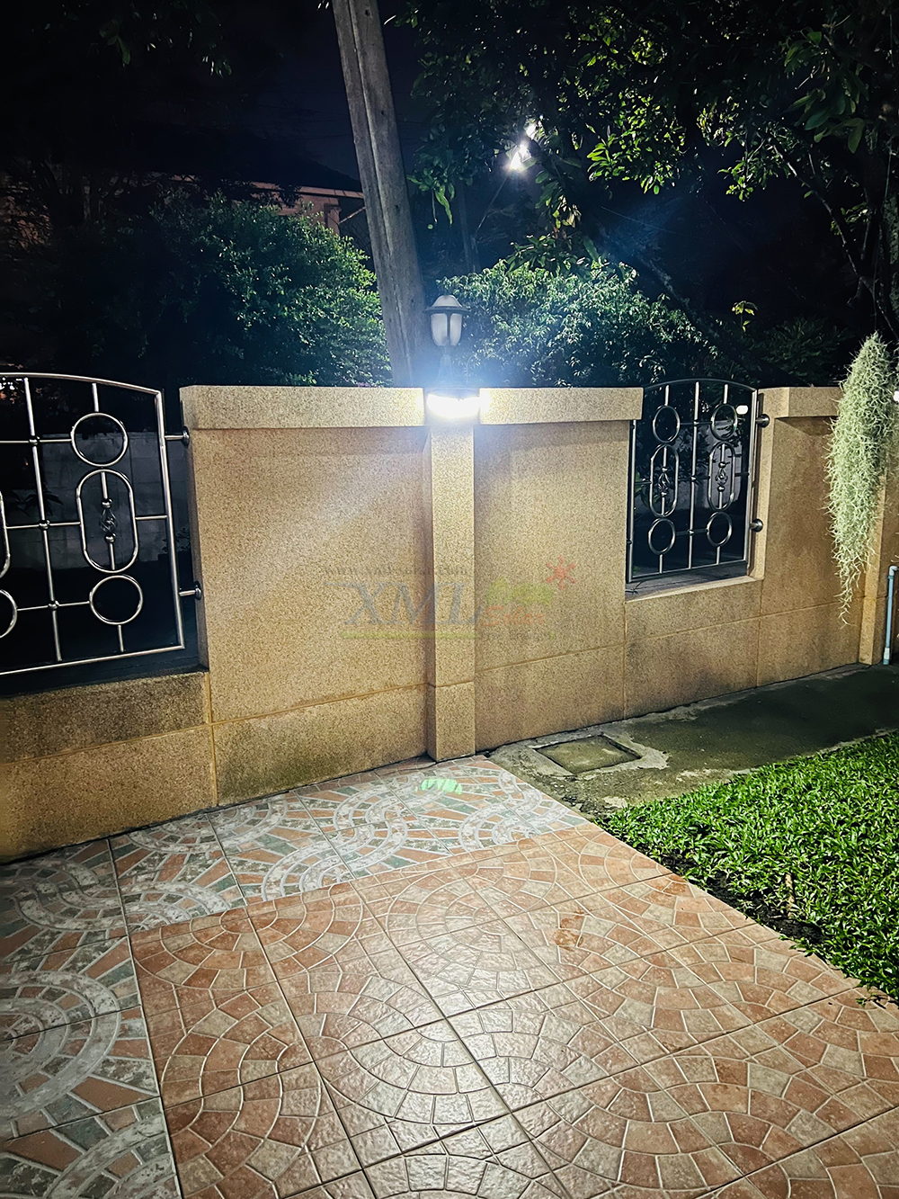 โคมไฟโซล่าเซลล์ติดผนัง รุ่น 308 LED + Motion (เเสง : ขาว)