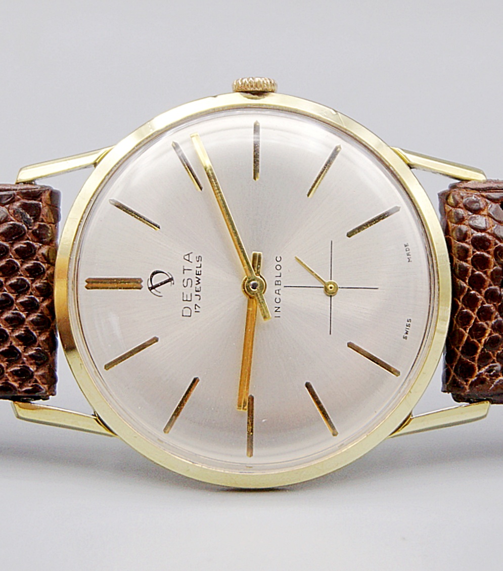 นาฬิกาเก่า DESTA ไขลานสองเข็มครึ่ง