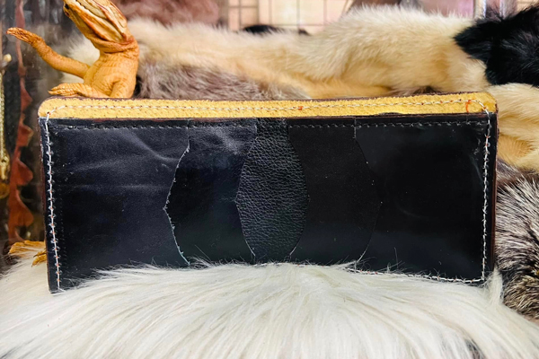 กระเป๋าสตางค์ หนังวัวตอกลาย