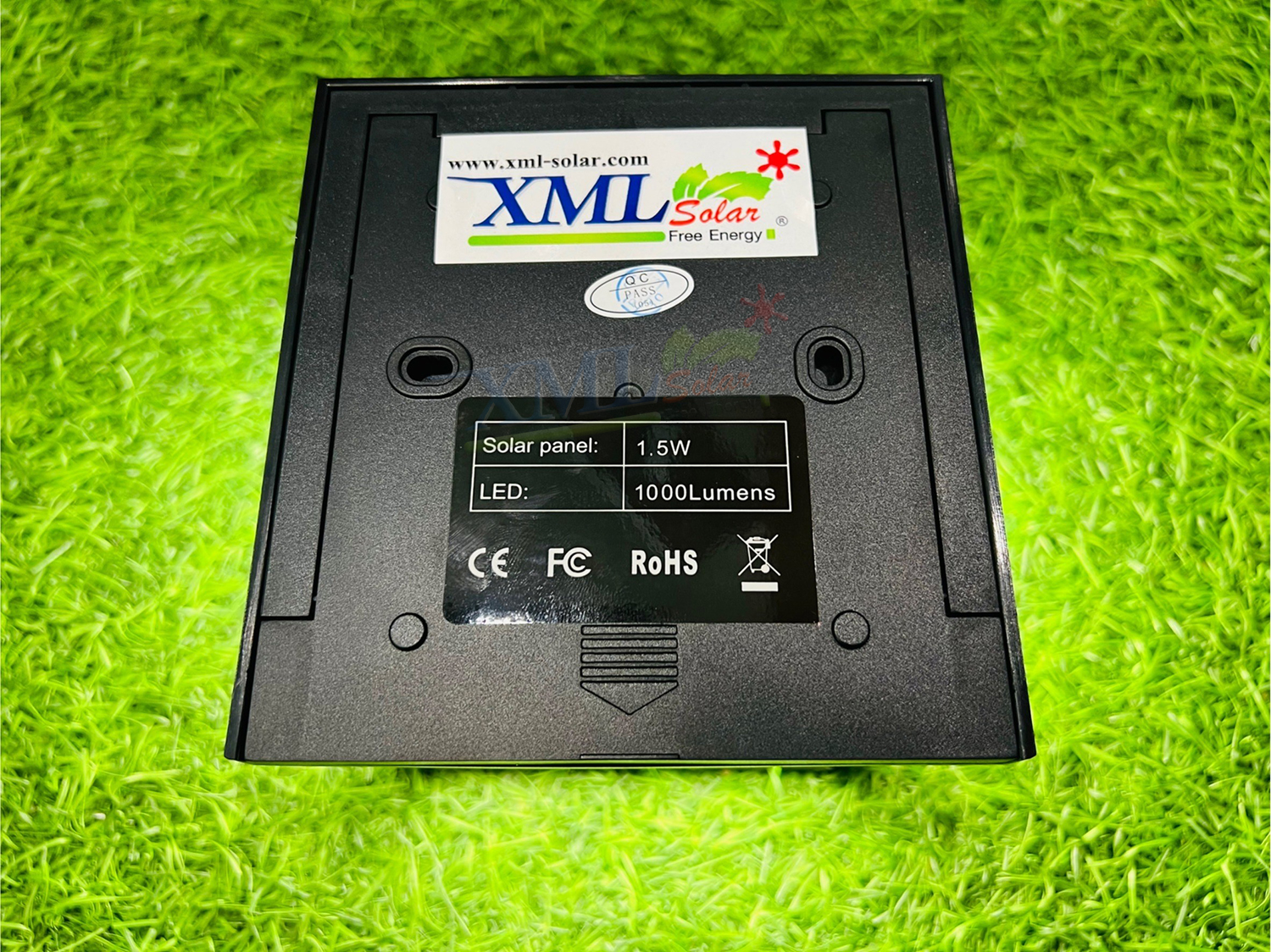 โคมไฟโซล่าเซลล์ติดผนัง ทรงสี่เหลี่ยม (มินิมอล) + Motion Sensor (1,000 lumens) (แสง : เหลืองวอมไวท์)