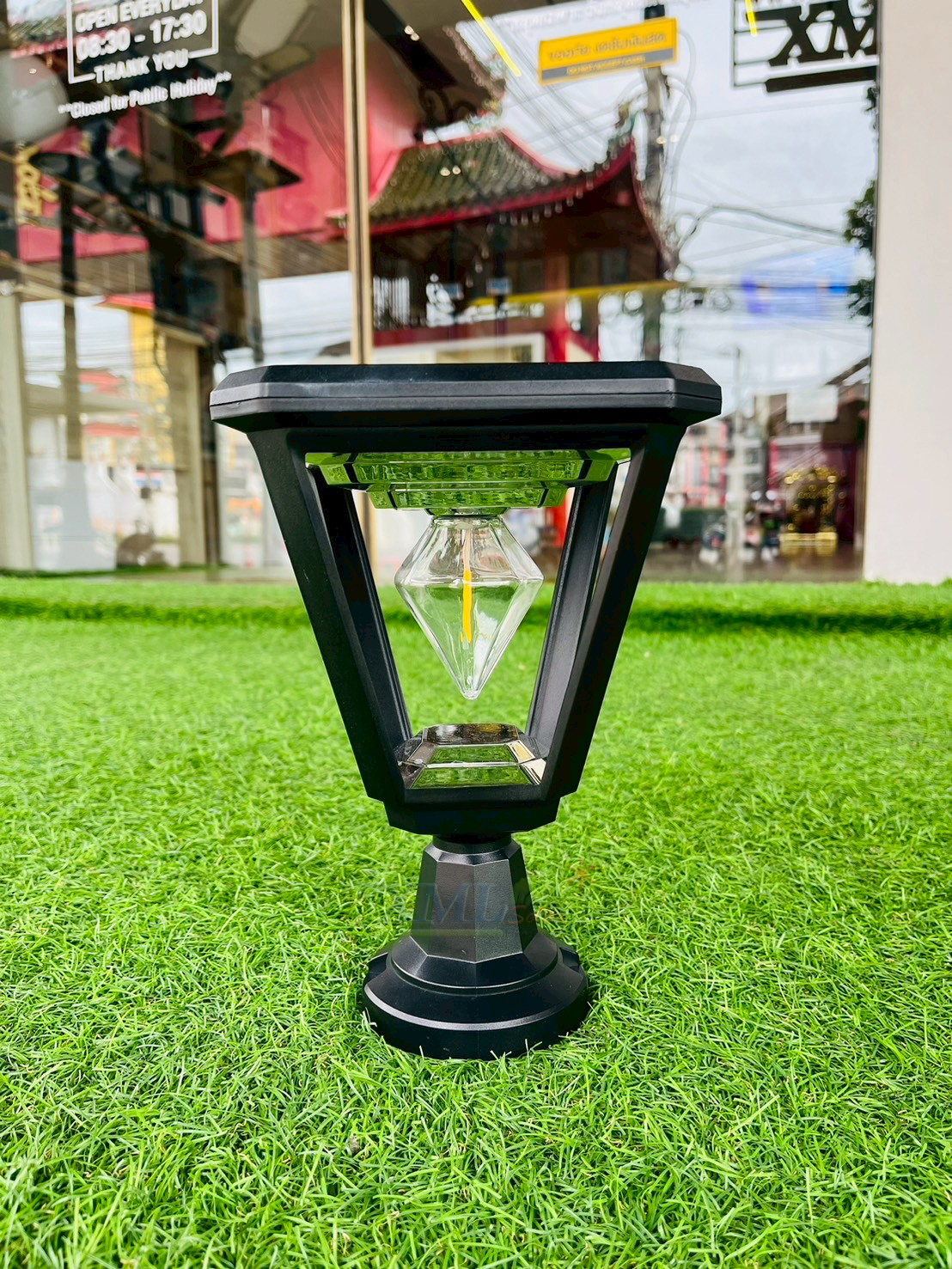 ไฟหัวเสาโซล่าเซลล์ LSXML-215A ทรงเหลี่ยม หลอดไส้เพชร (แสง : เหลืองวอมไวท์)