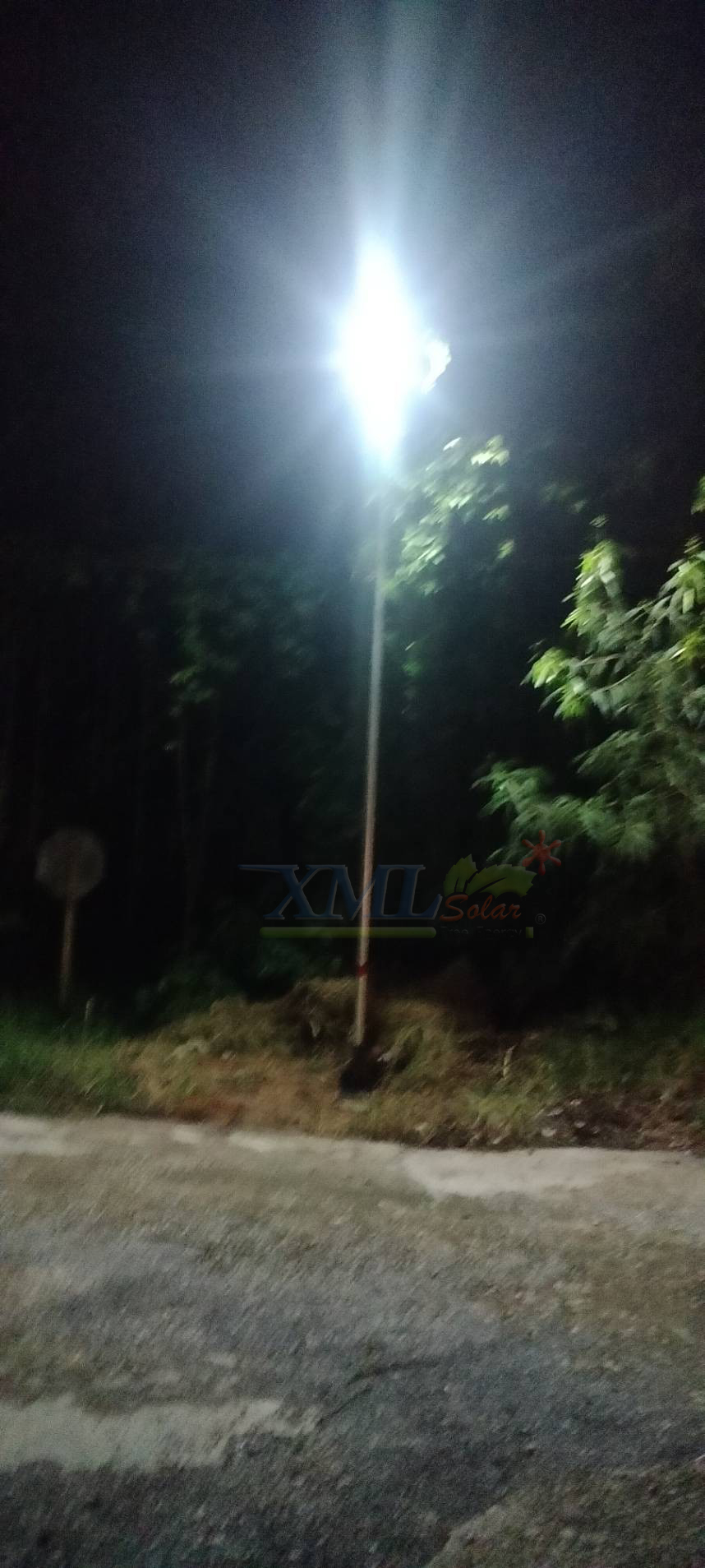 โคมไฟถนนโซล่าเซลล์ 400W รุ่น MD-SLT30-400W (แสง : ขาว)