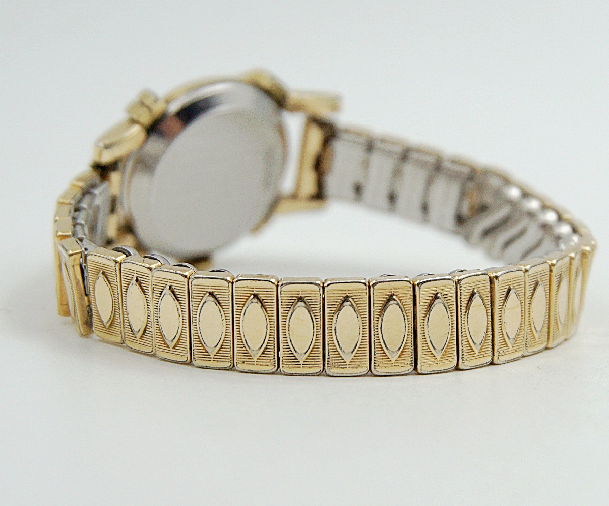 นาฬิกาเก่า NEVETS ไขลานสองเข็มครึ่ง (นาฬิกาผู้หญิง)