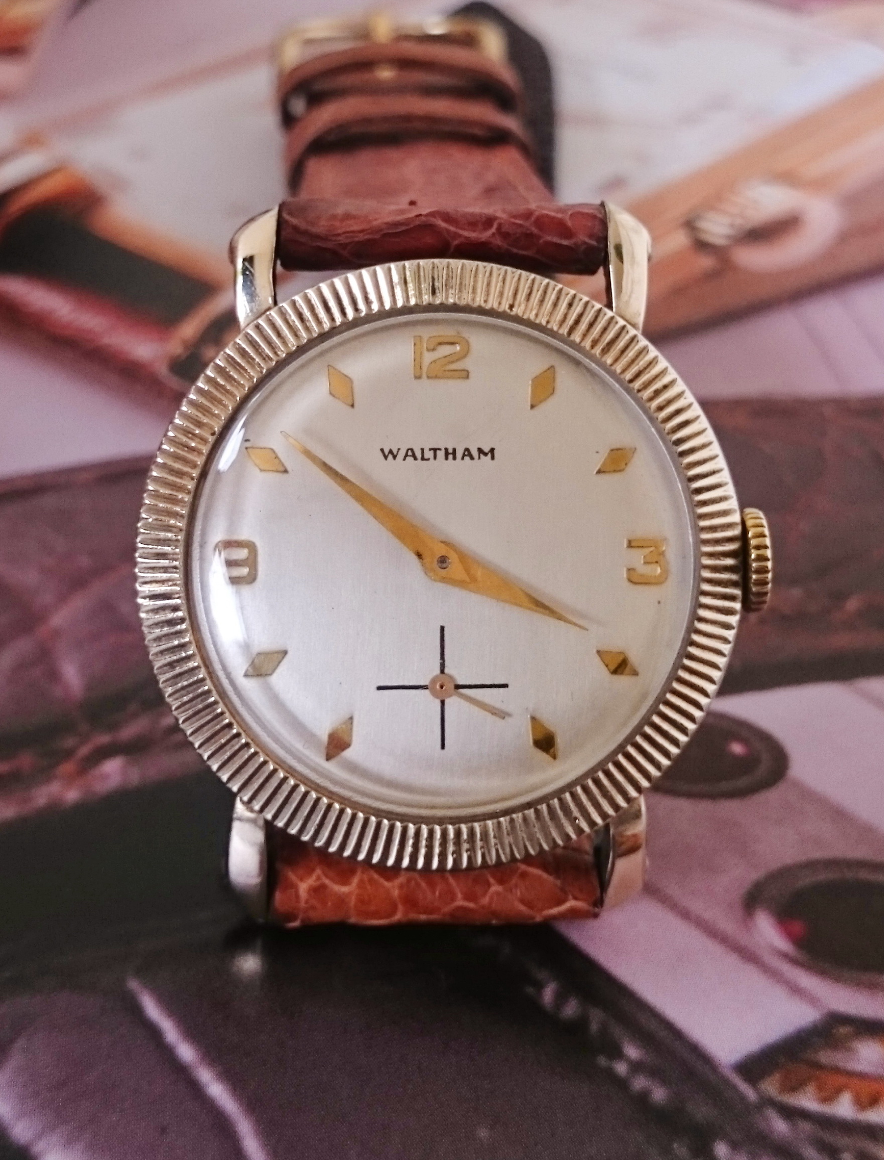 นาฬิกาเก่า WALTHAM ไขลานสองเข็มครึ่ง