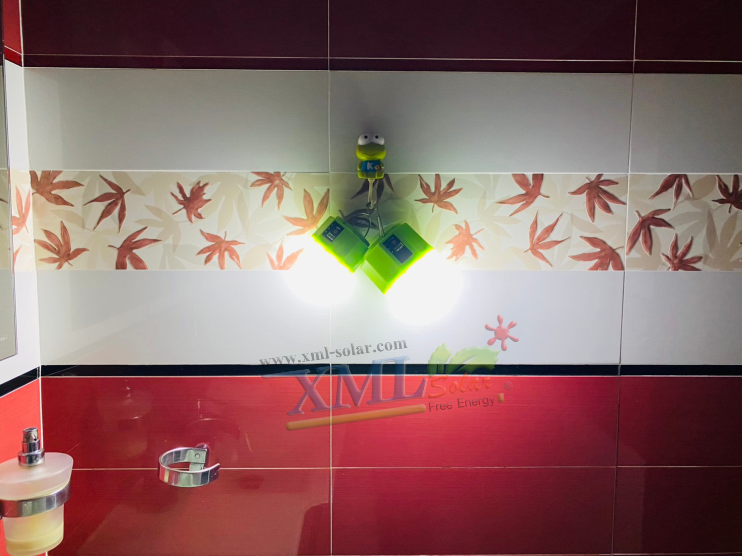 โคมไฟโซล่าเซลล์อเนกประสงค์ สีเขียว รุ่น 30w (แสงขาว)