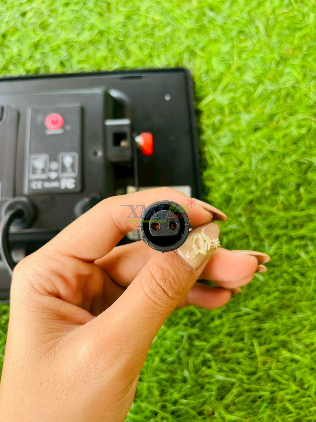 โคมไฟปักสนามโซล่าเซลล์ แพ็ค 4 ดวง รุ่น MD-SSL88 (แสง : เหลืองวอมไวท์)