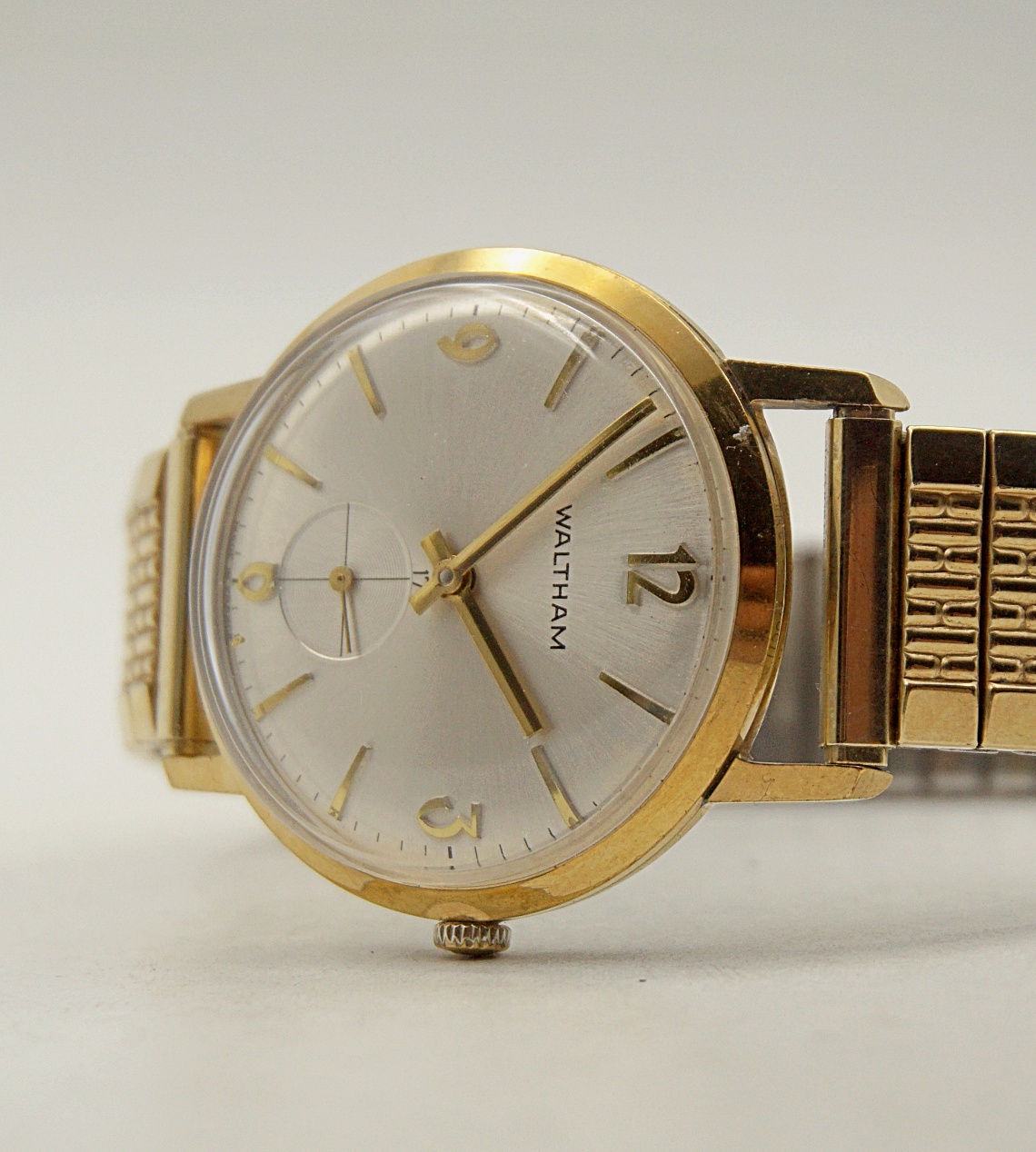 นาฬิกาเก่า WALTHAM ไขลานสองเข็มครึ่ง