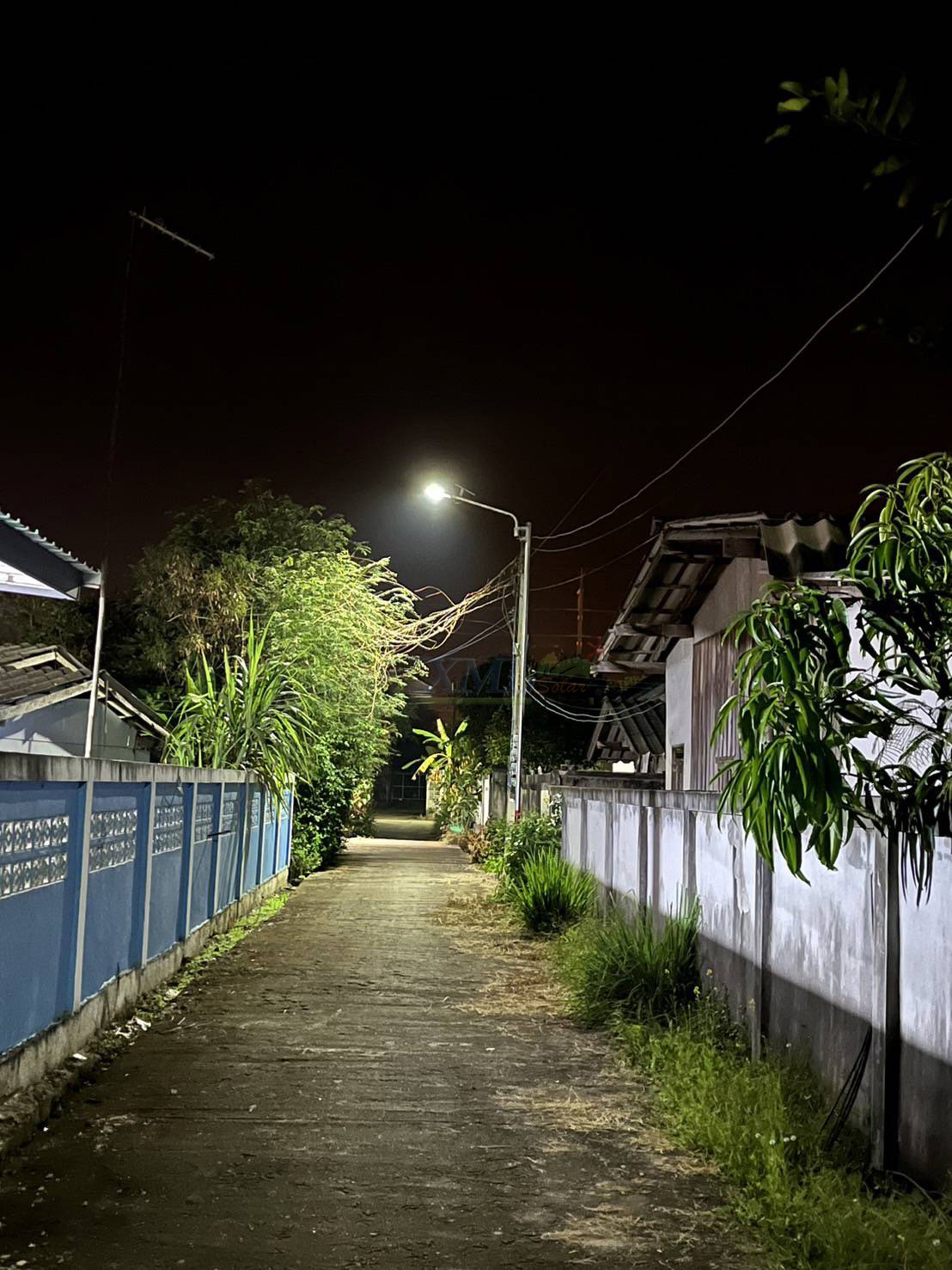 โคมไฟถนนโซล่าเซลล์ 400W รุ่น MD-SLT30-400W (แสง : ขาว)