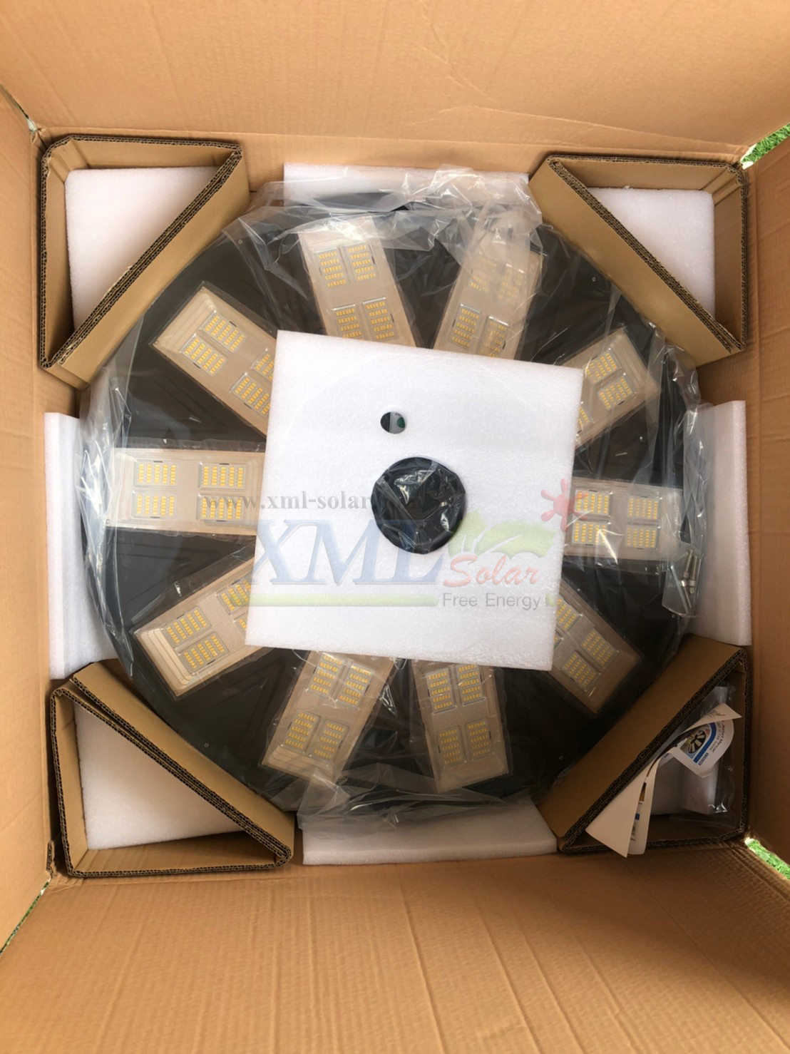 โคมไฟโซล่าเซลล์ UFO ทรงกลม (ขนาดใหญ่สุด 75 ซม.) (เปิดได้ 3 แสง) รุ่น MD-SLT38-500W