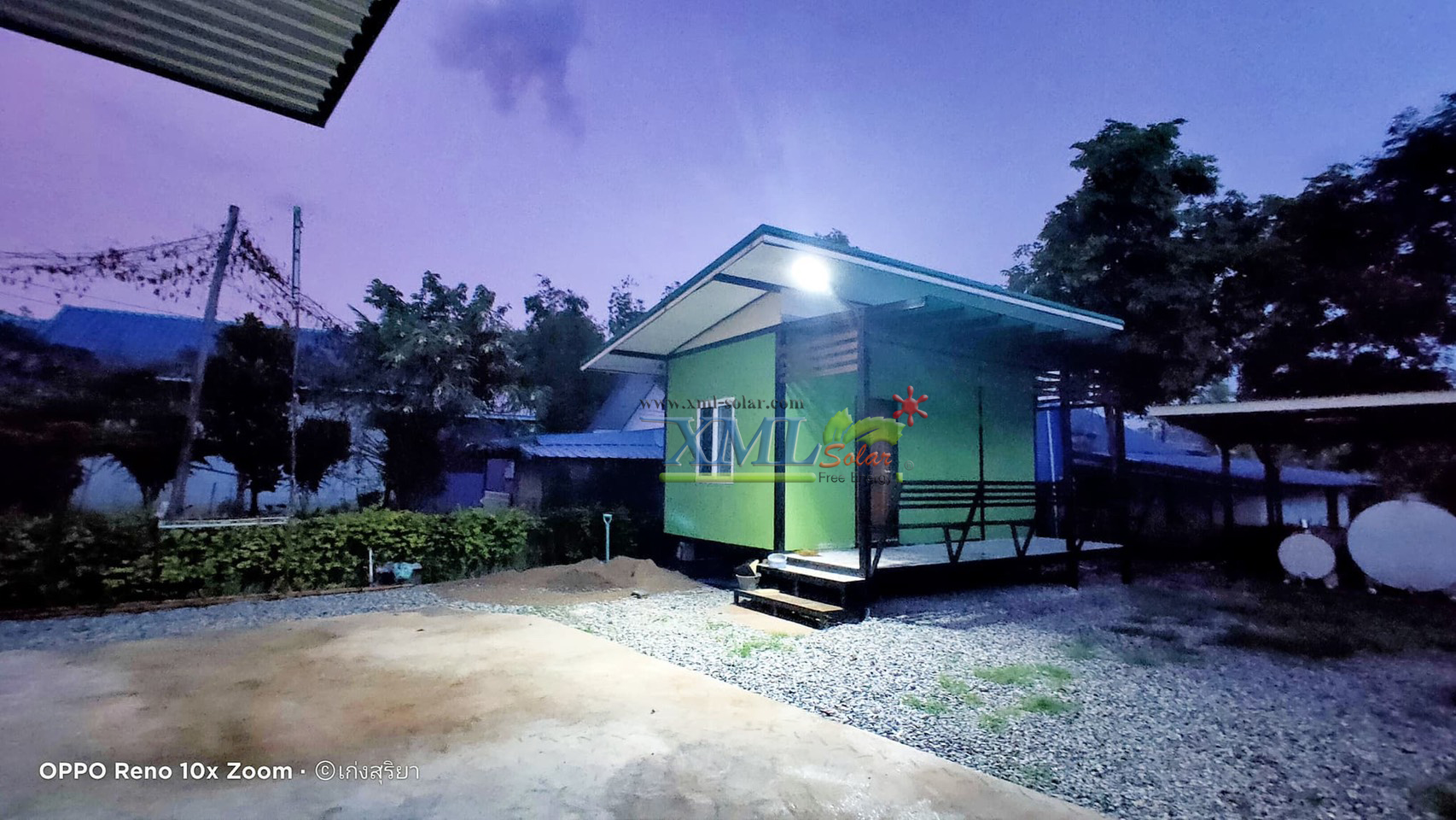 โคมไฟถนนโซล่าเซลล์ XML-Solar 200W (แสง : ขาว)(สว่างค้าง)