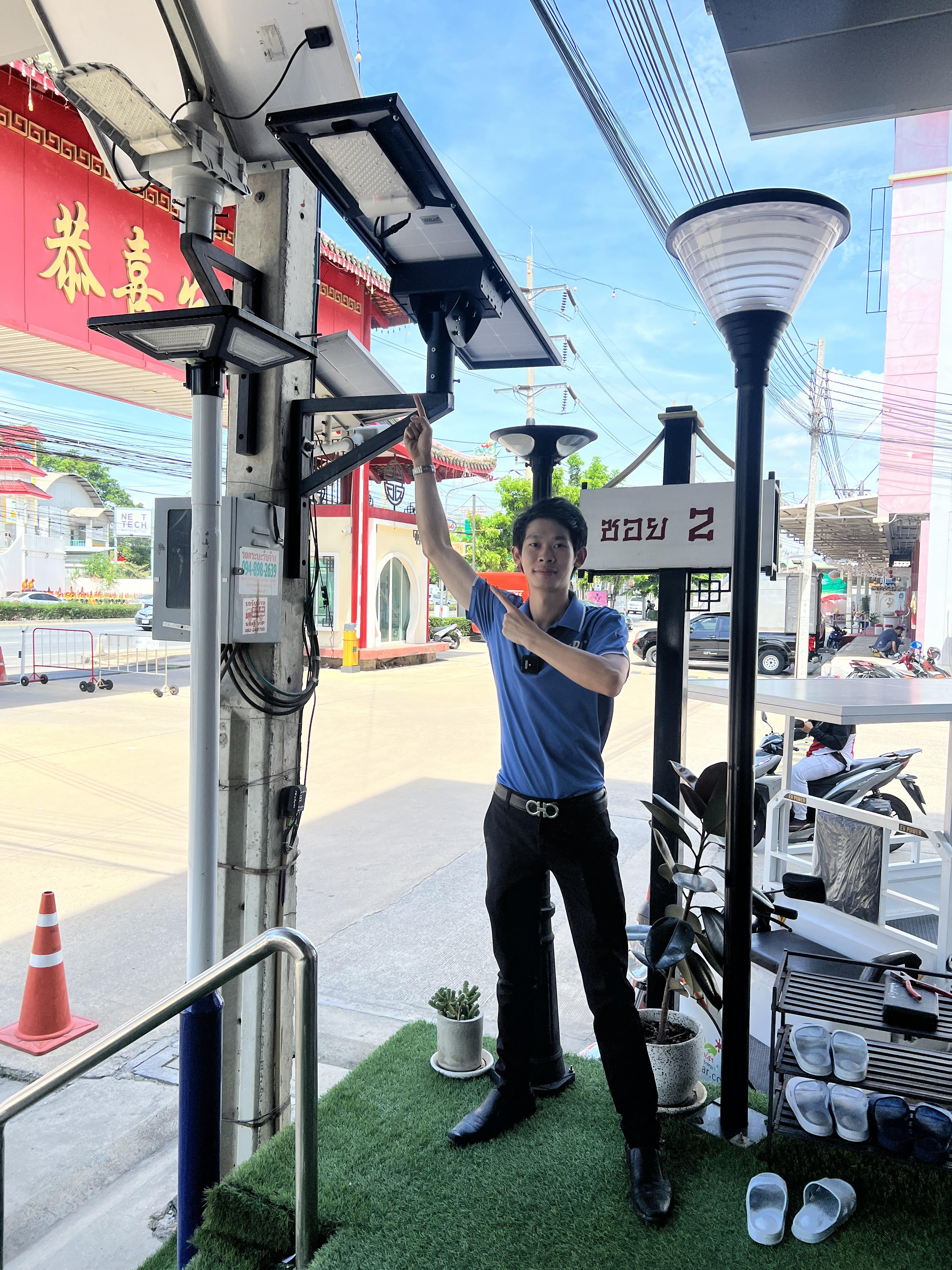 โคมไฟถนนโซล่าเซลล์ ST2-60 (แสง : ขาว)