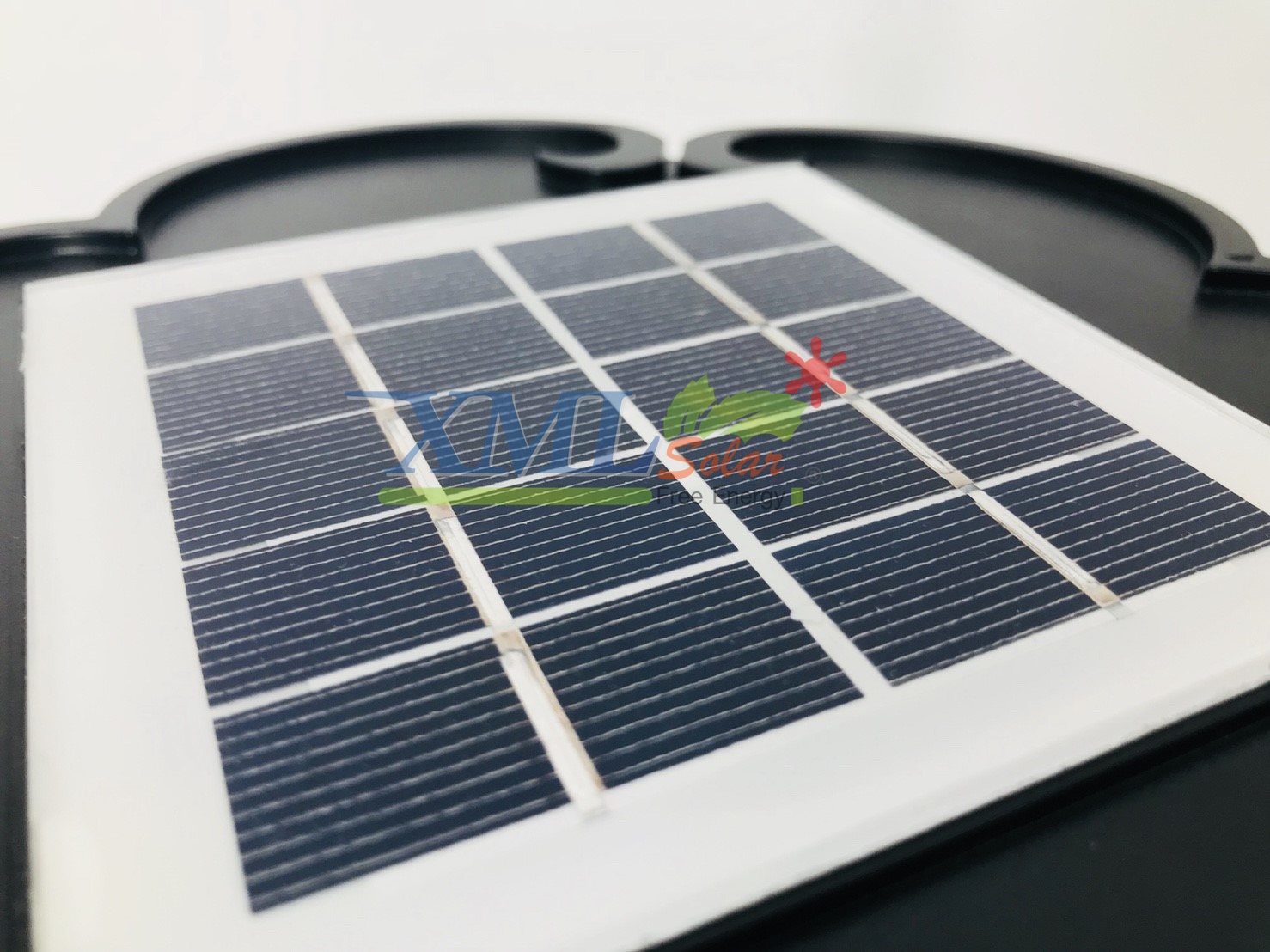 ไฟปักสนามโซล่าเซลล์ 18 smd led ทรงดอกไม้ (สีดำ) เเสง : เหลืองวอมไวท์