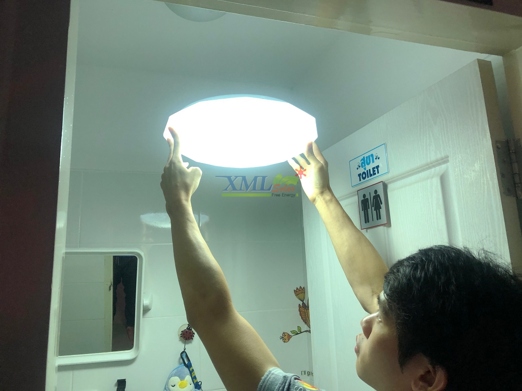 โคมไฟซาลาเปาโซล่าเซลล์ ติดเพดาน-ผนัง 30W Super Bright (แสงขาว)