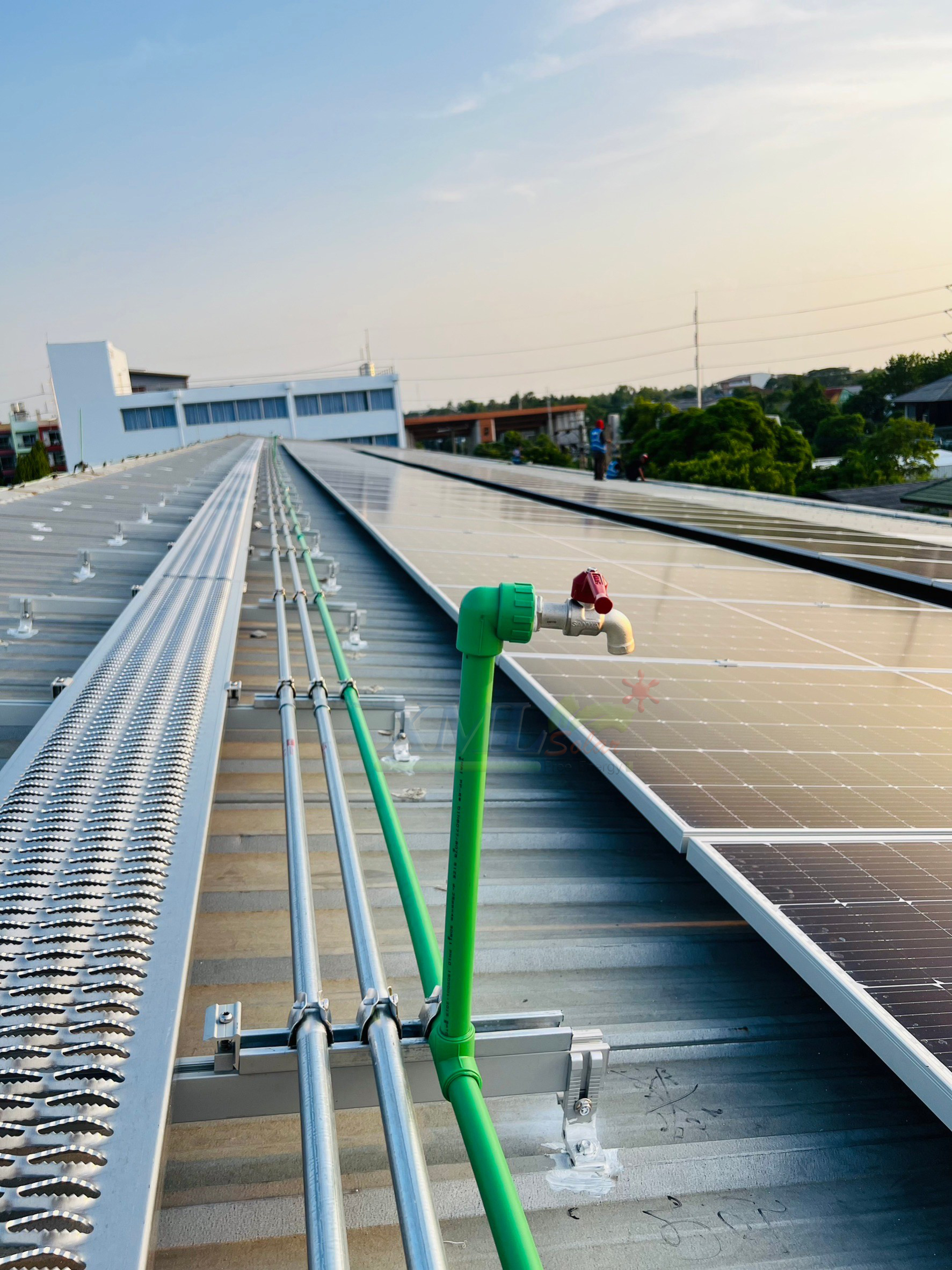 ระบบโซล่าเซลล์ติดหลังคา (Solar Rooftop) ขนาด 5 KW (ON-GRID) Three Phase พร้อมติดตั้ง