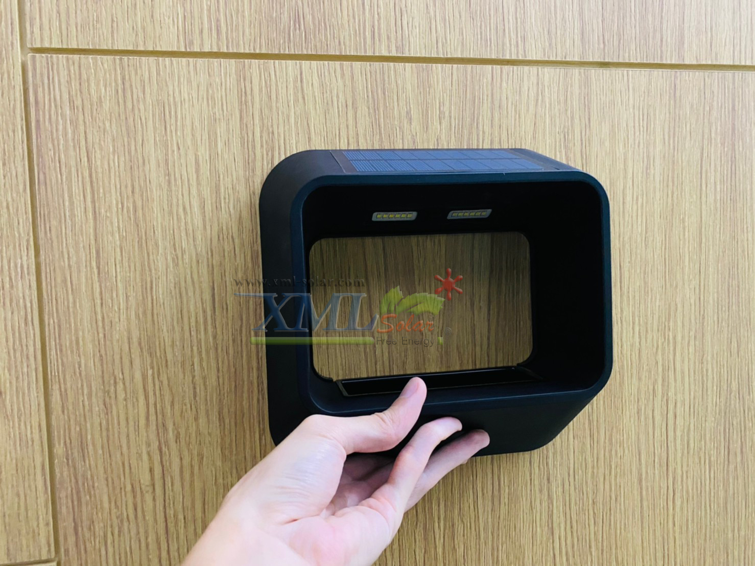 ไฟติดผนังโซล่าเซลล์ ปลูกต้นไม้จิ๋วได้ + Motion (เเสง : ขาว)