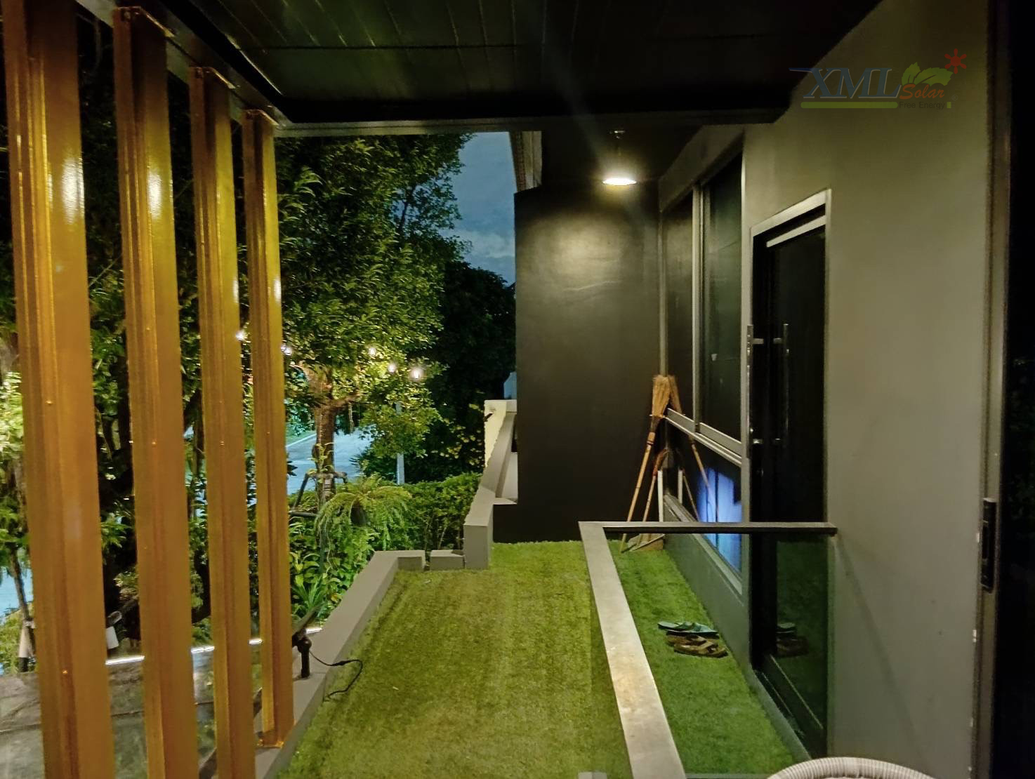 โคมไฟโซล่าเซลล์ ทรง Highbay รุ่น100W/200W/300W/400W. แบรนด์ Modi * XML-Solar (เปิดได้ 3 แสง)