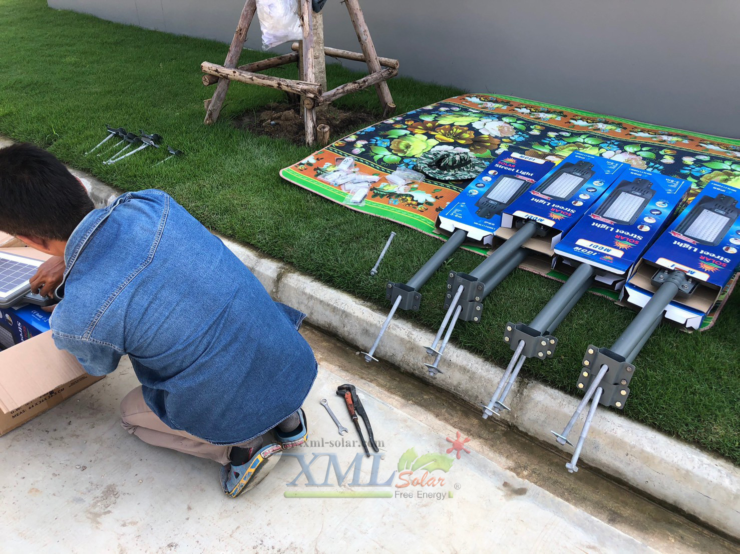 น๊อตยึดเสาไฟฟ้าปูน 8 นิ้ว + เเถม ฟรี น็อตเล็ก 4 ตัว