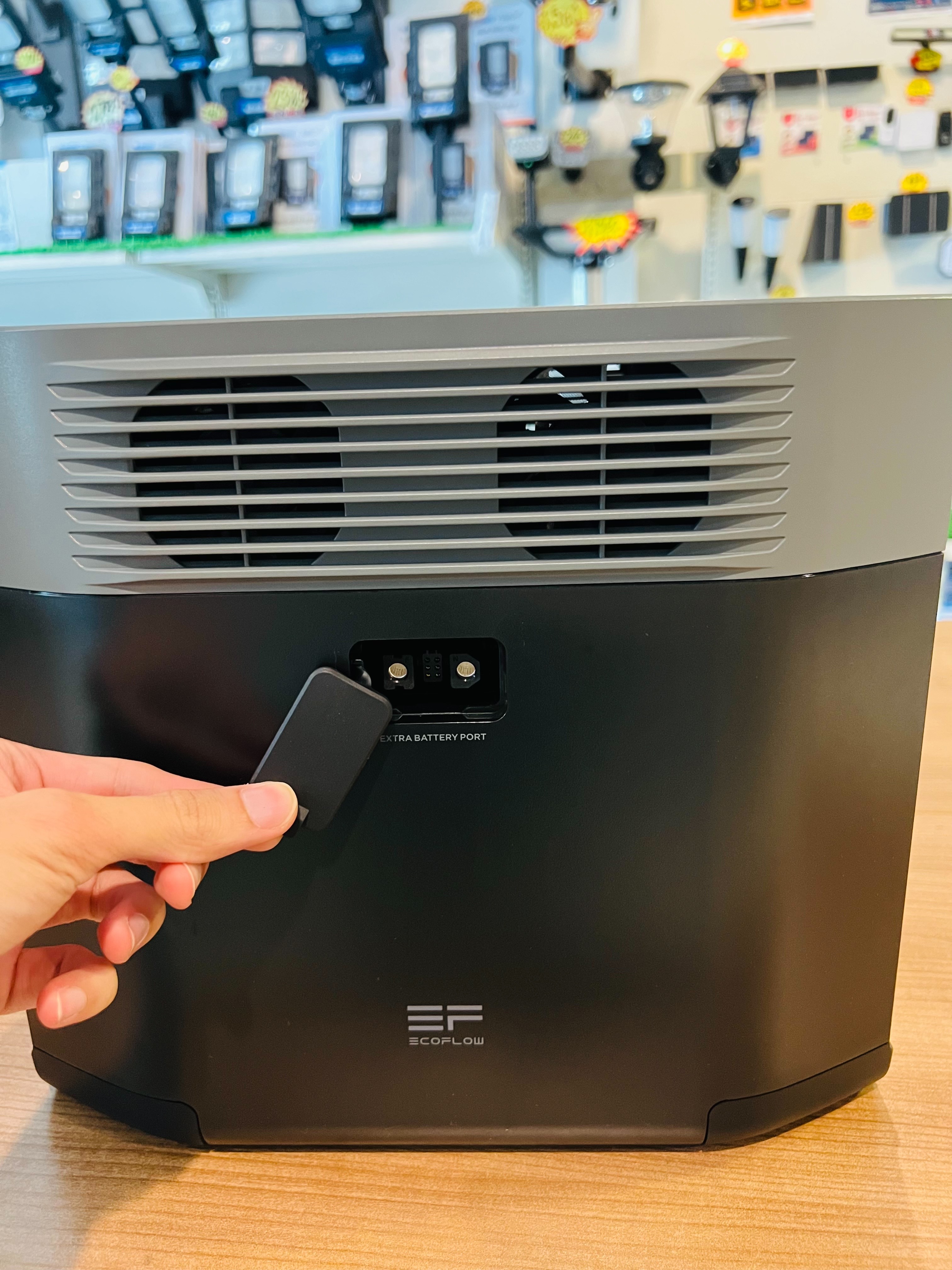 ชุดไฟอเนกประสงค์โซล่าเซลล์ รุ่น DELTA 2 (กำลังสูงสุด 2700W) + แผงโซล่าเซลล์แบบโค้งงอได้ 120W