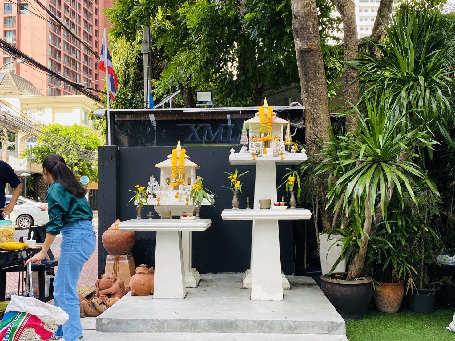 ไฟสปอตไลท์โซล่าเซลล์ 50 Watt กล่องสีน้ำตาล (เปิดได้ 3 แสง)