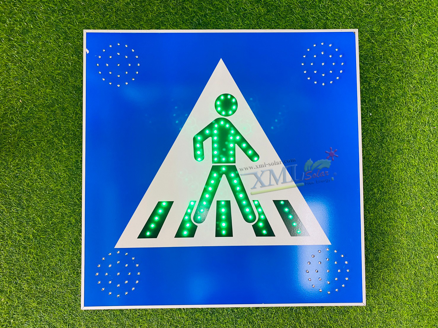 ป้ายไฟเตือนโซล่าเซลล์ คนข้ามถนน