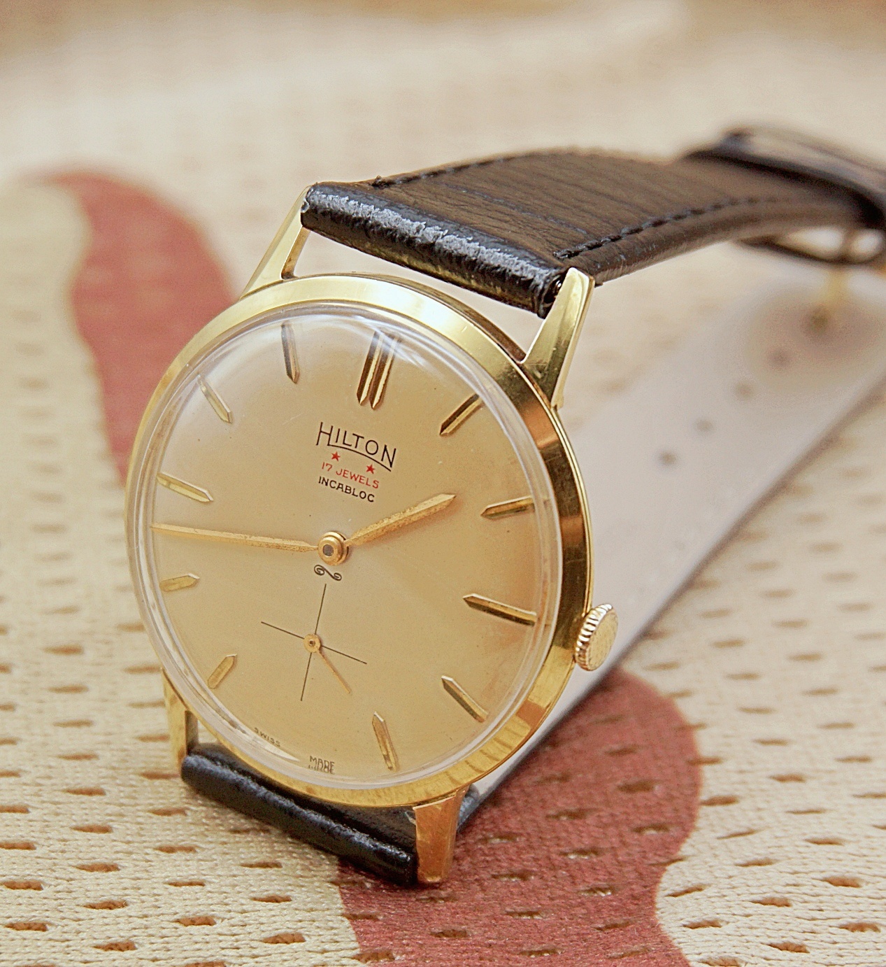 นาฬิกาเก่า HILTON ไขลานสองเข็มครึ่ง