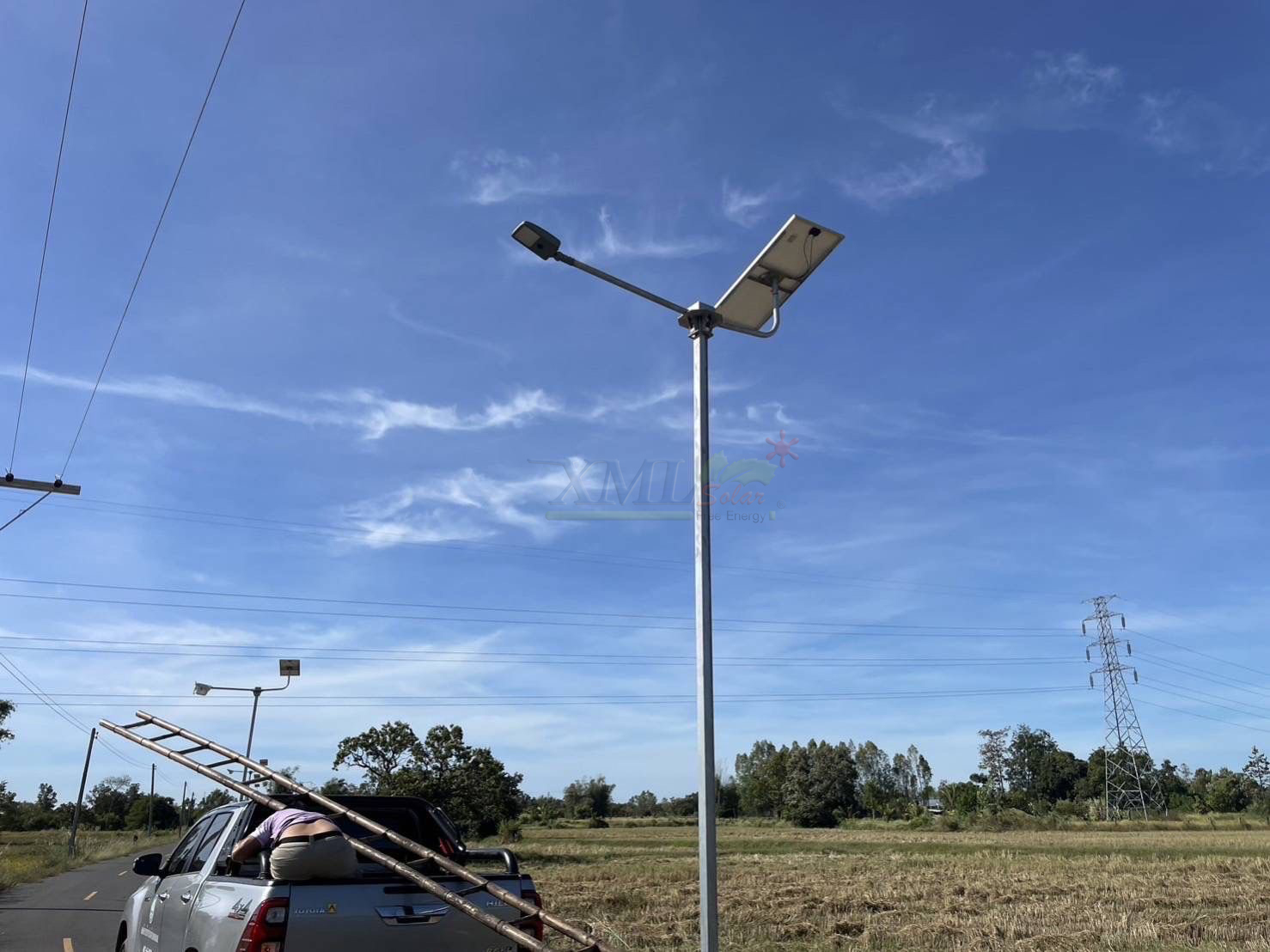 ไฟสปอตไลท์โซล่าเซลล์ 6500 Lumens. ไซต์ใหญ่ (เเสง : เหลืองวอมไวท์)